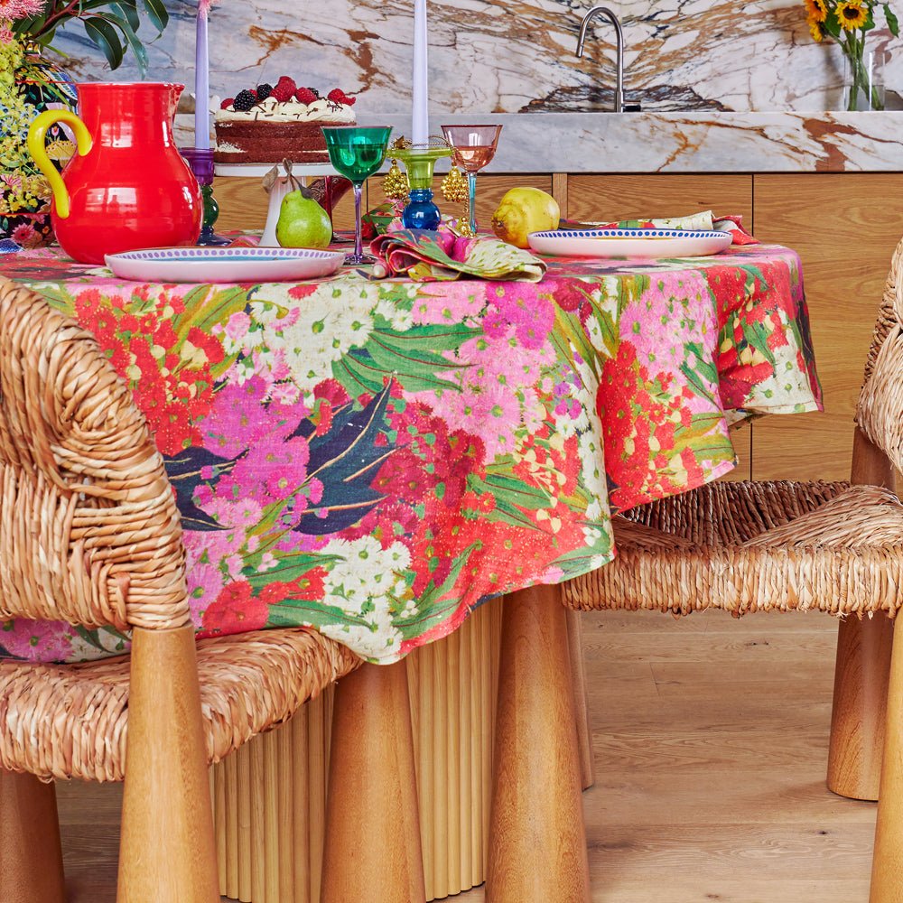 Premium Christmas Linen Tablecloth - Holiday Dining Decor for Festive Gatherings & Family Dinners - Elegant Xmas Table Cover for Parties, Home Decor, and Seasonal Celebrations