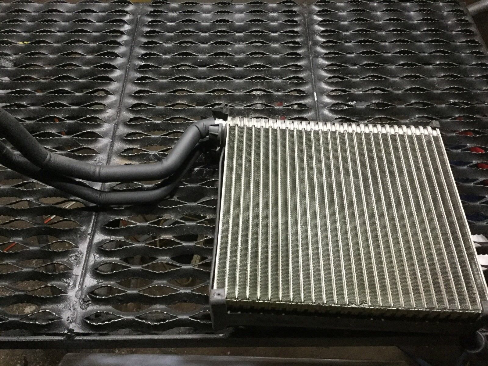 2003-2007 Audi A4 AC Evaporator Core 8E1820103A OEM Replacement - Perfect for Cooling System Repair & Maintenance