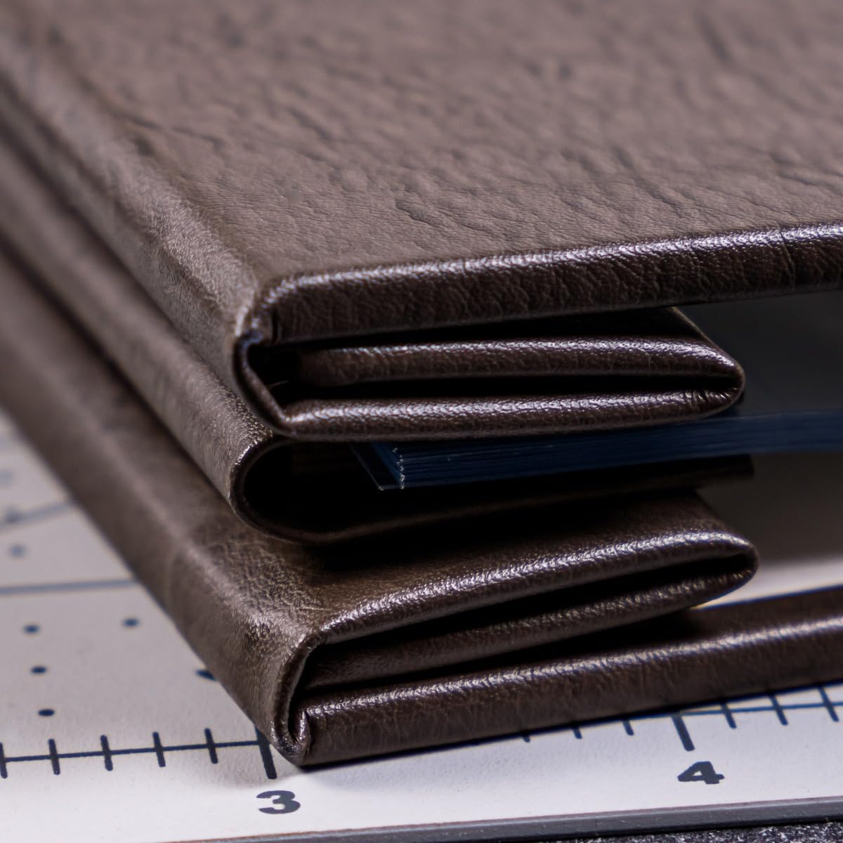Gallery Leather Yarmouth 12x12 Scrapbook Album - Freeport Ivory - 12.75