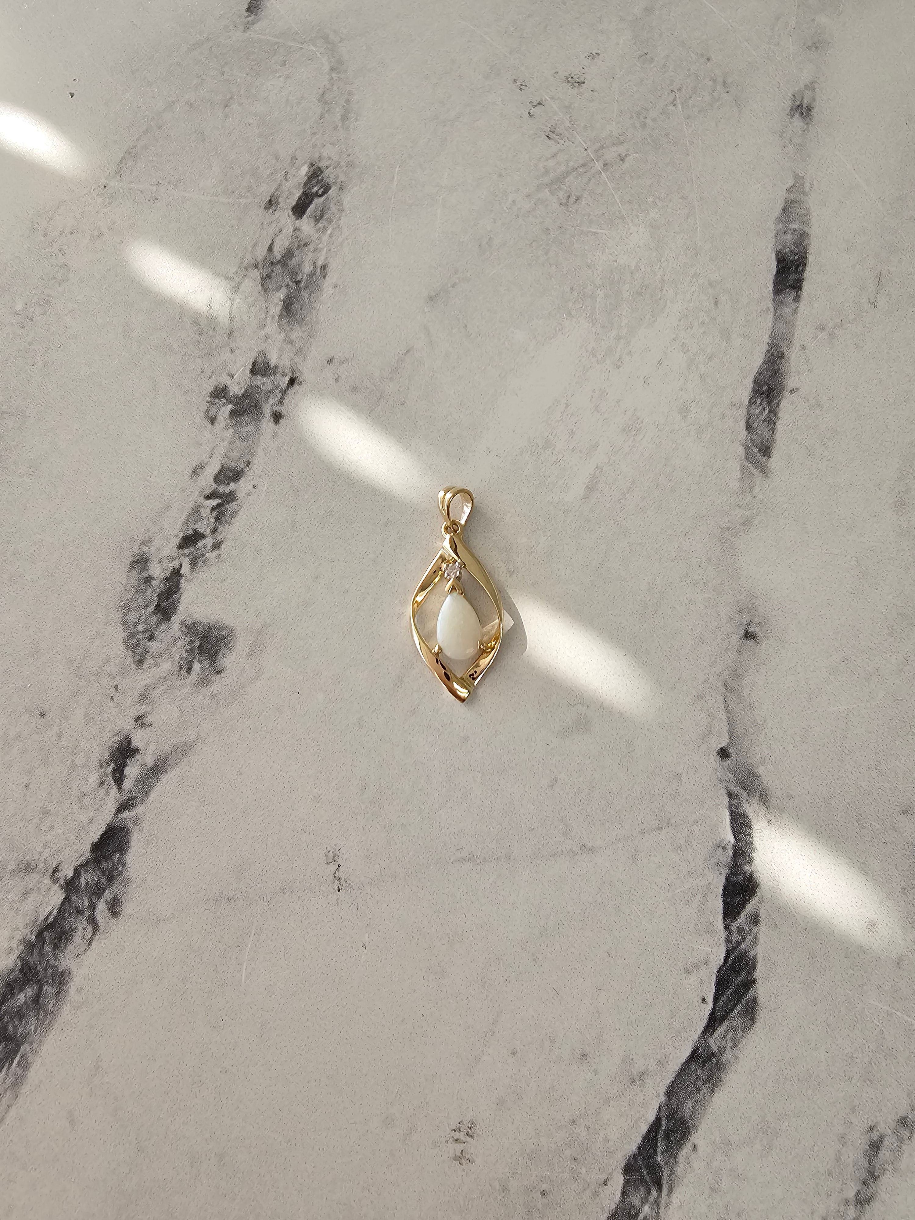 Pear Shaped Opal Necklace 14k Yellow Gold - Elegant Dainty Jewelry for Women, Perfect Gift for Birthday, Anniversary & Valentine's Day