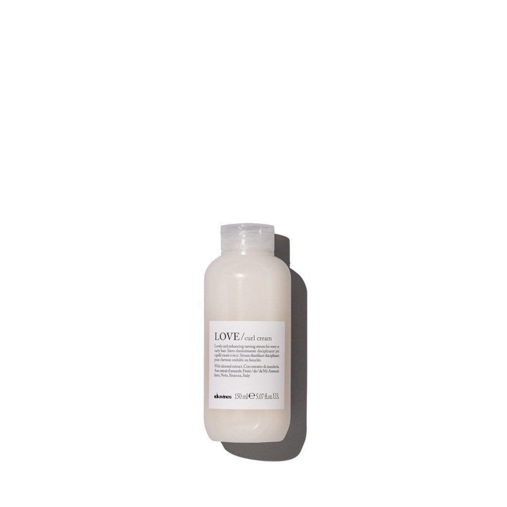 Davines Essential LOVE Curl Defining Cream 150ml - Hydrating Curly Hair Styler for Frizz Control & Defined Curls - Perfect for Daily Curly Hair Care Routine & Special Occasions