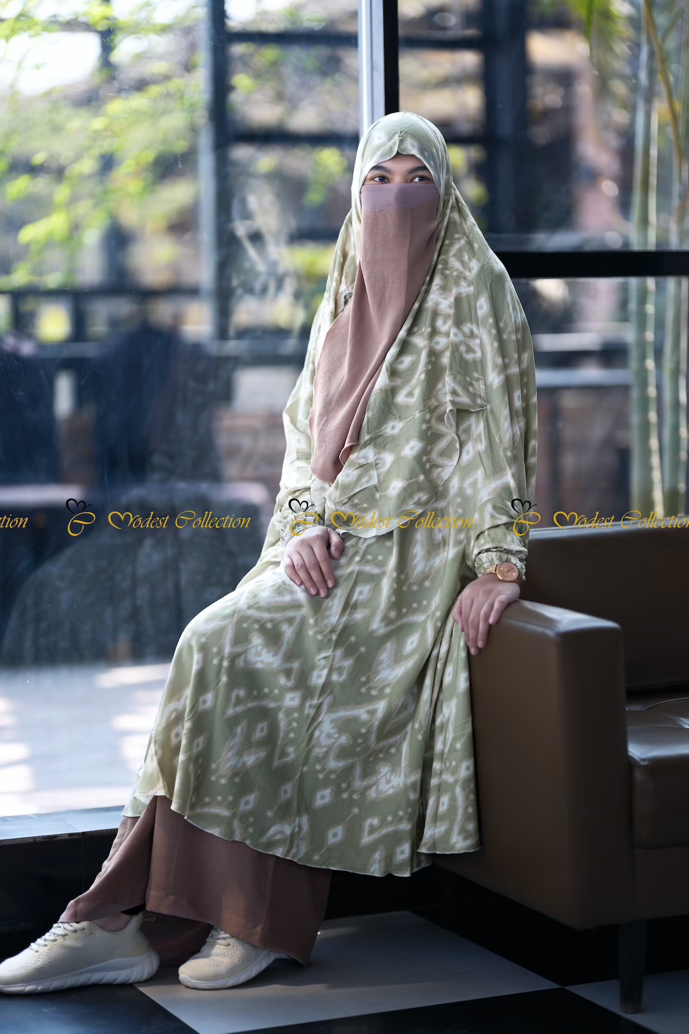 Pastel Green Linen Khimar with Pockets - Modest Muslim Prayer Dress for Women - Perfect for Prayer, Mosque, and Everyday Wear