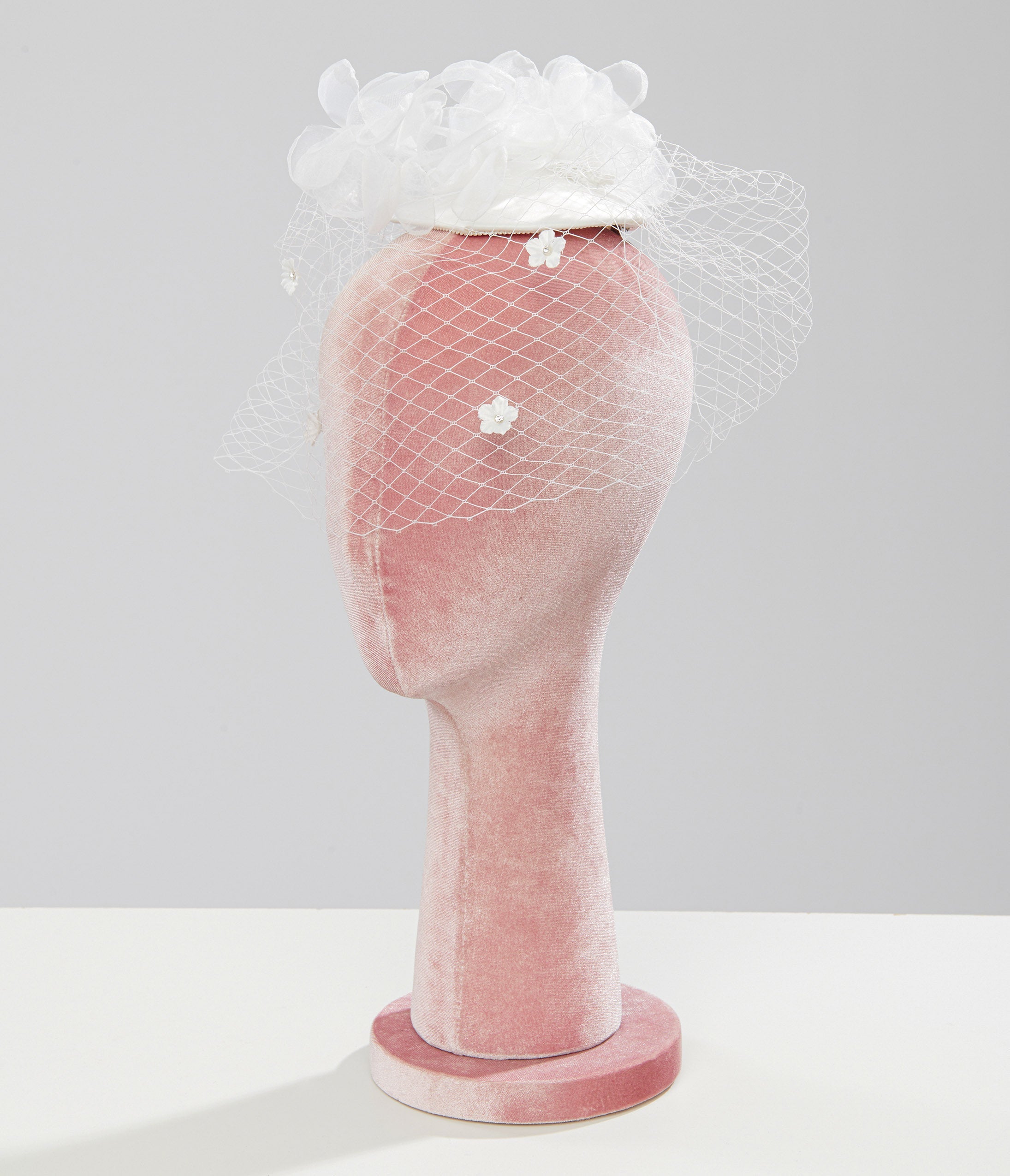 1920s Vintage White Floral & Mesh Veil Fascinator Headpiece - Perfect for Weddings, Tea Parties & Gatsby-Themed Events