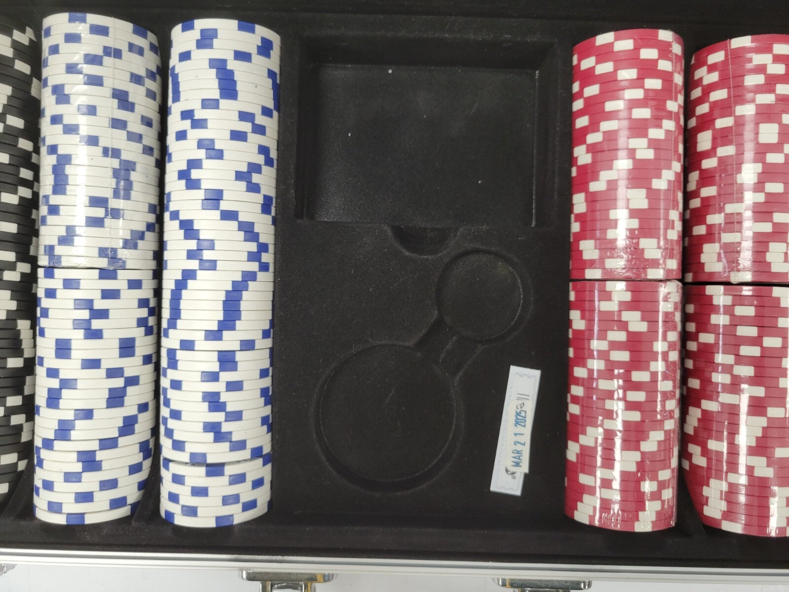 Premium 500-Piece Poker Chip Set with Aluminum Case - Casino Style Chips for Texas Hold'em, Blackjack & Home Game Nights