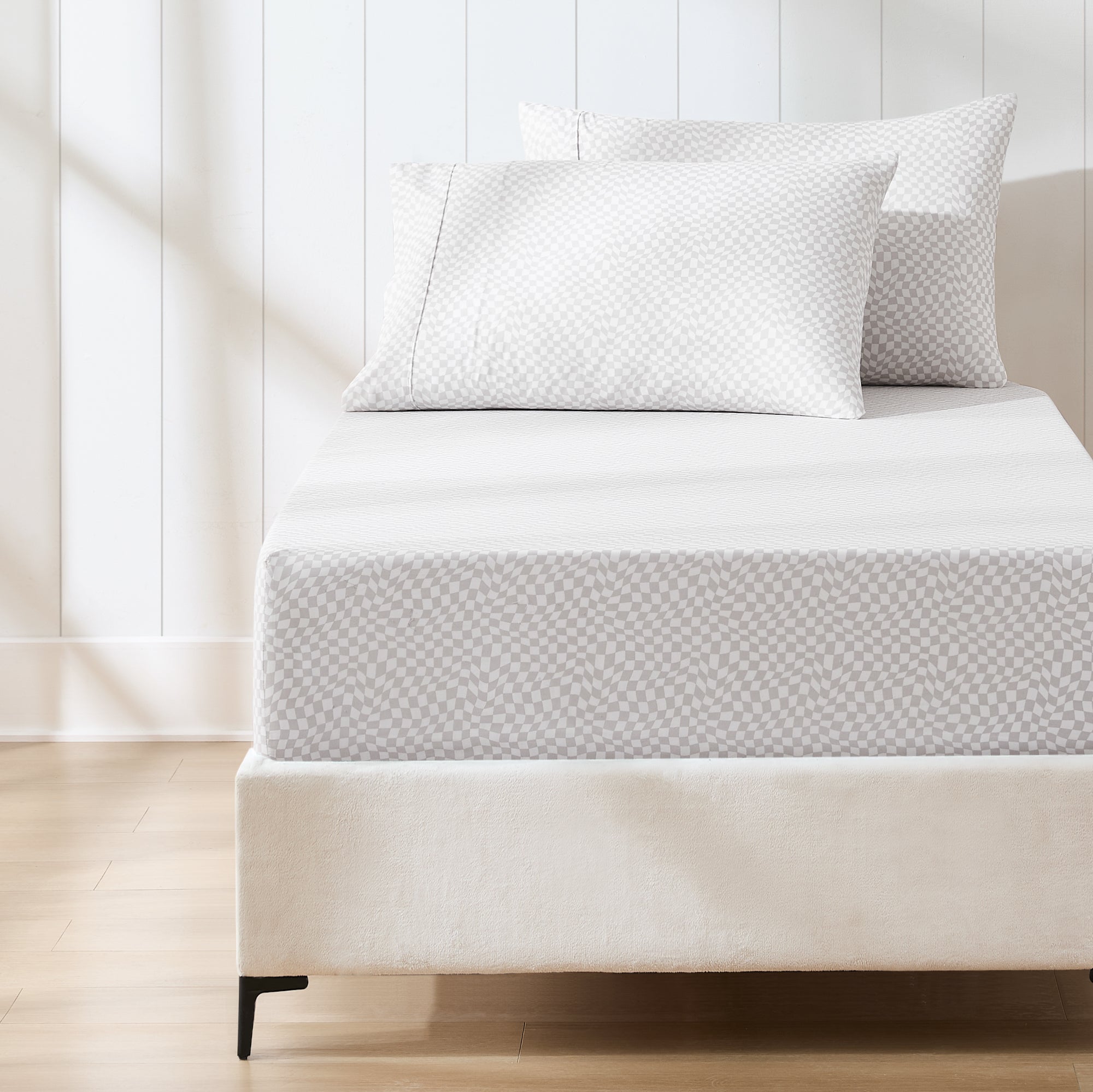 Circus Wavy Checks Sheet Set - Soft & Breathable Cotton Bedding for Kids & Adults - Perfect for Bedrooms, Dorms, and Guest Rooms