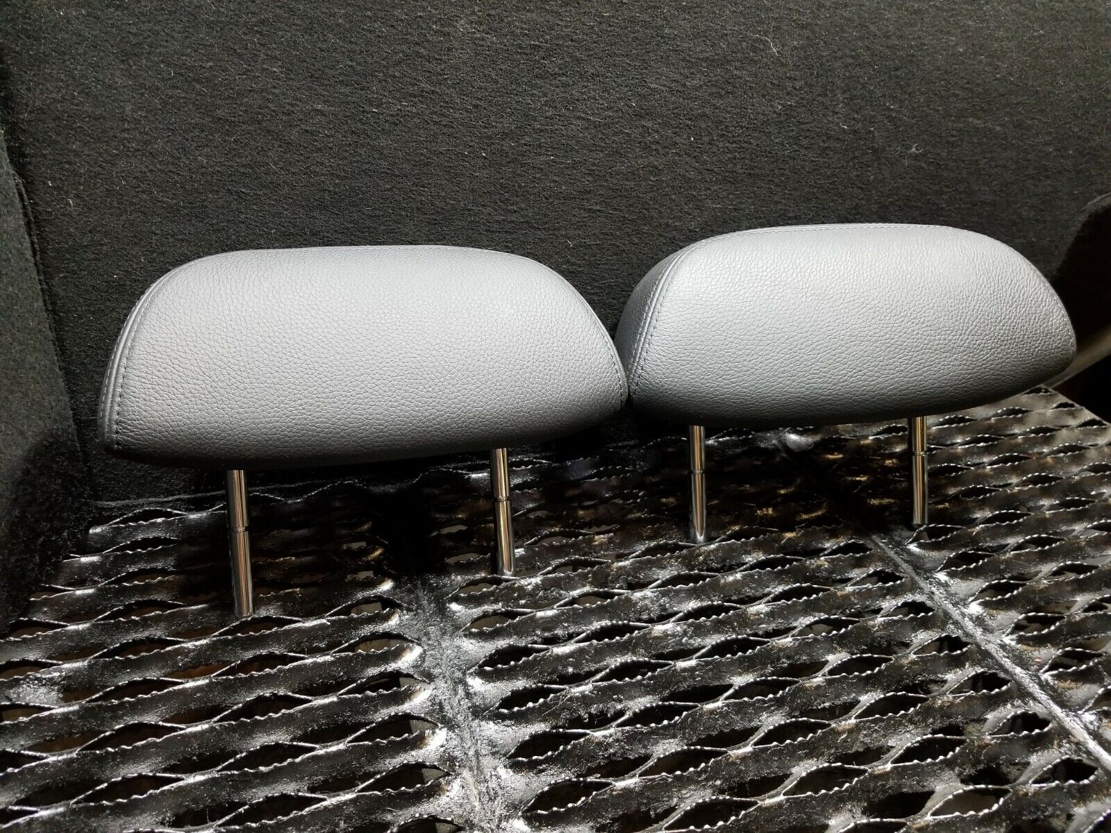 2006-2010 BMW 650i E63 Genuine OEM Left & Right Rear Headrests - Perfect for Car Interior Upgrades & Comfort Enhancement