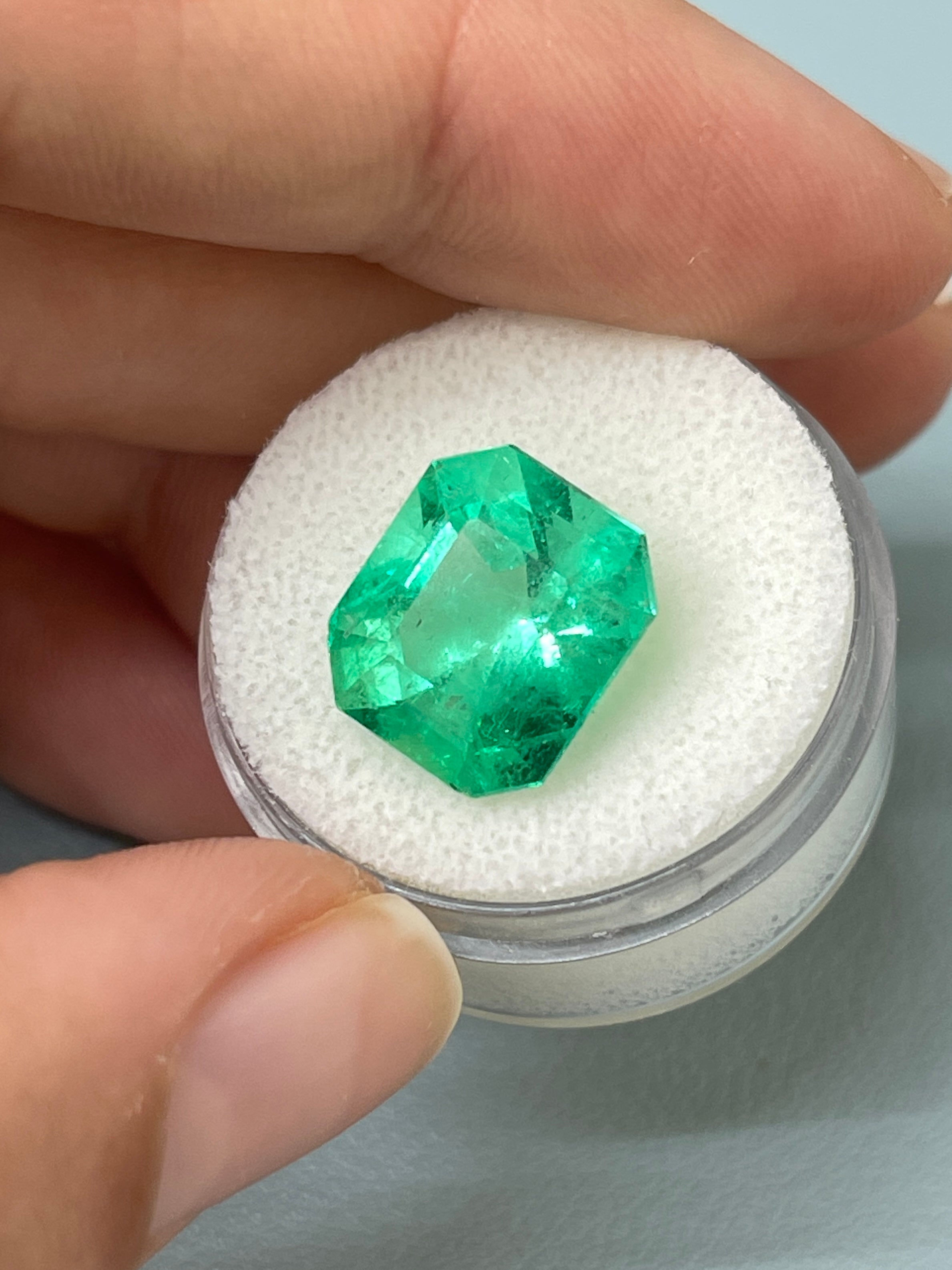 7.92 Carat 13x11.5mm Chunky Emerald Cut Loose Colombian Emerald Gemstone for Jewelry Making - Engagement Rings, Pendants & Fine Jewelry Designs
