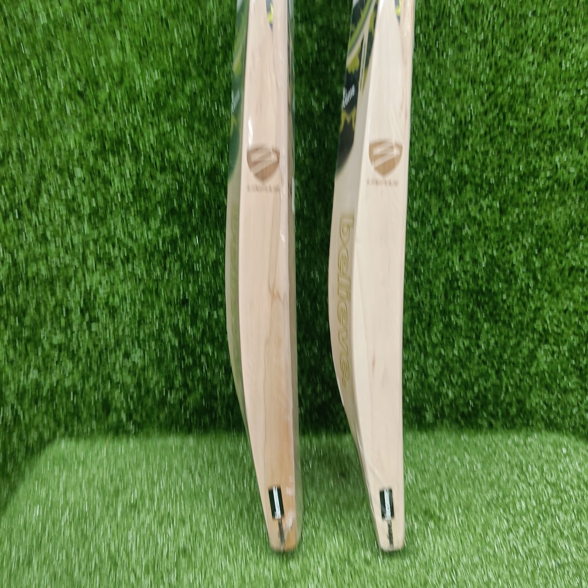 SG Liam Xtreme English Willow Cricket Bat - Premium Grade for Professional Players - Perfect for Matches, Training & Backyard Practice