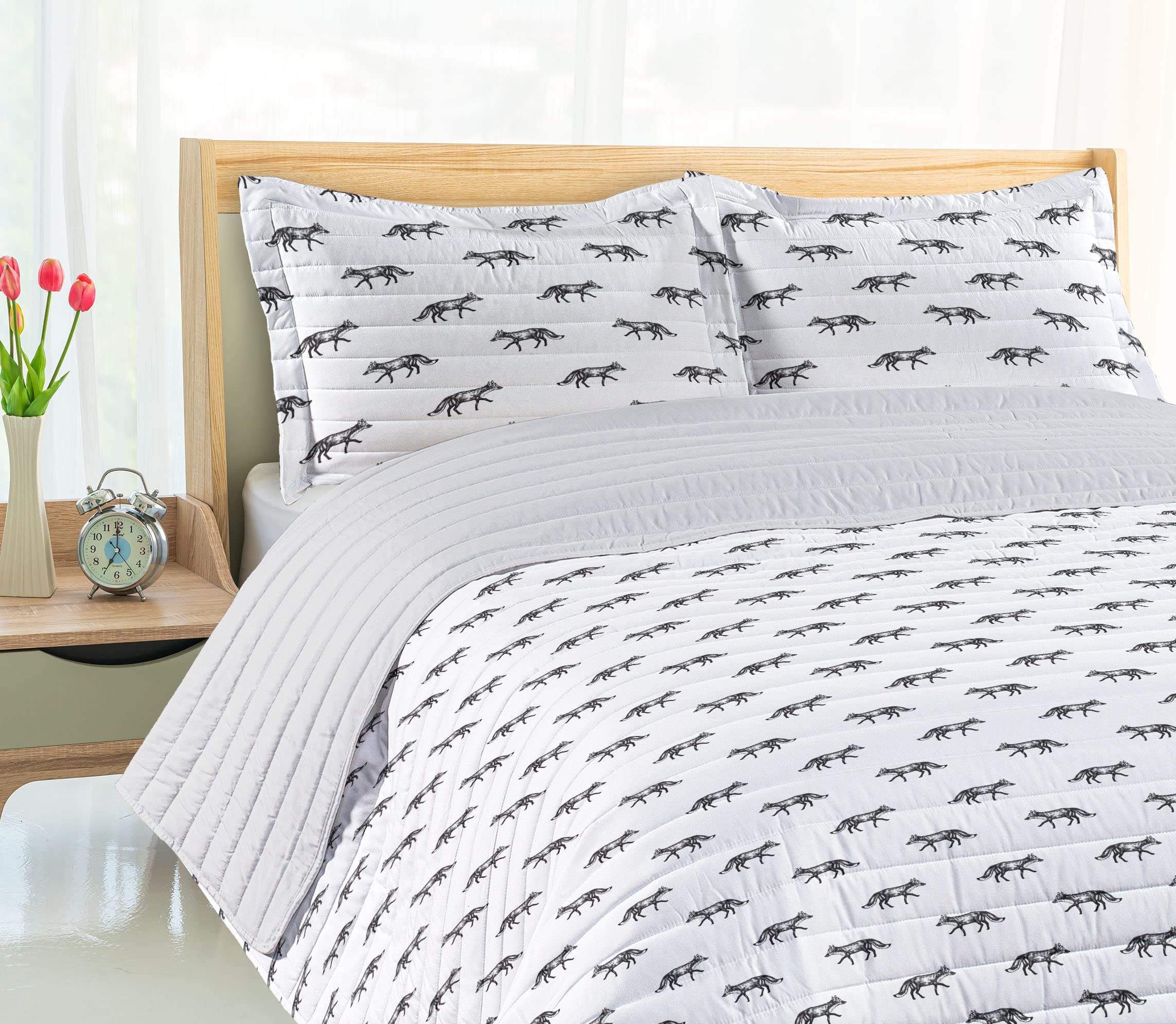 Ambesonne Fox Microfiber Bedspread Set - Queen Size Charcoal Grey White | Hand Drawn Forest Animals Sketch Monochrome Nature Design | Soft Bedding Set with Pillow Shams & Comforter | Perfect for Cozy Bedrooms, Cabin Retreats & Nature-Themed Home Decor