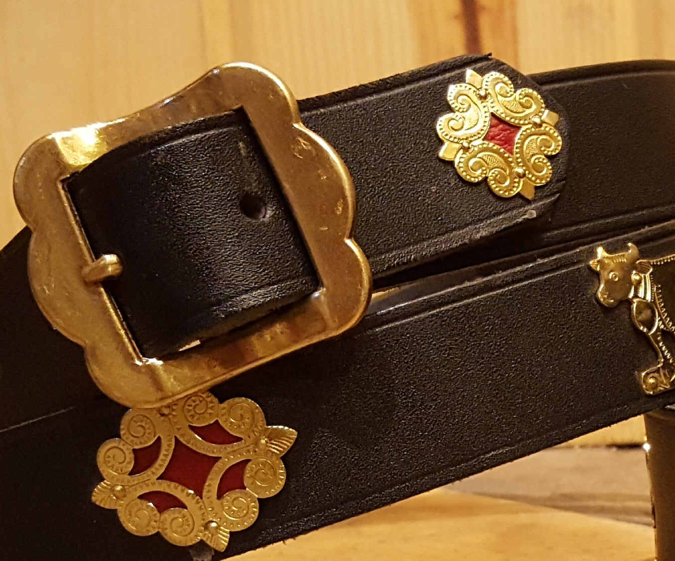 Authentic Appenzeller Swiss Leather Belt - Handcrafted Genuine Leather Belt for Men - Perfect for Casual, Business & Formal Wear
