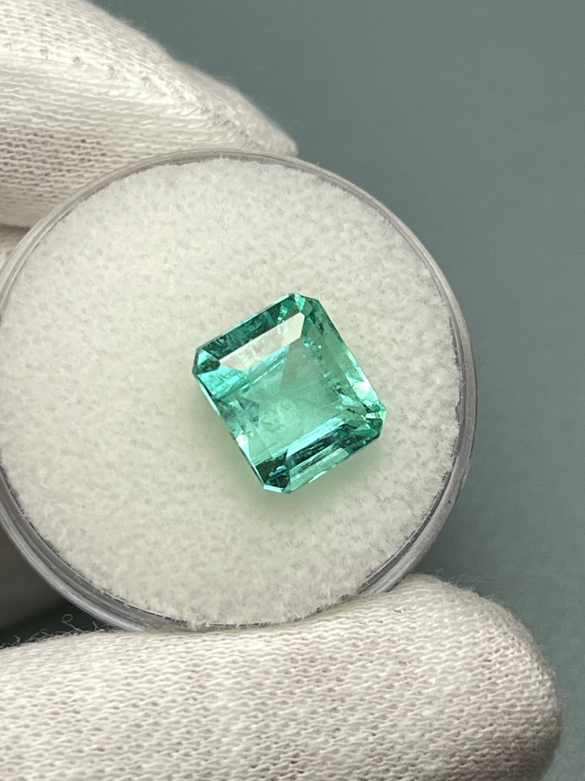 4.91 Carat 10x8.5mm Chunky Pastel Bluish Green Natural Loose Colombian Emerald Gemstone - Emerald Cut for Jewelry Making, Engagement Rings & Luxury Gifts