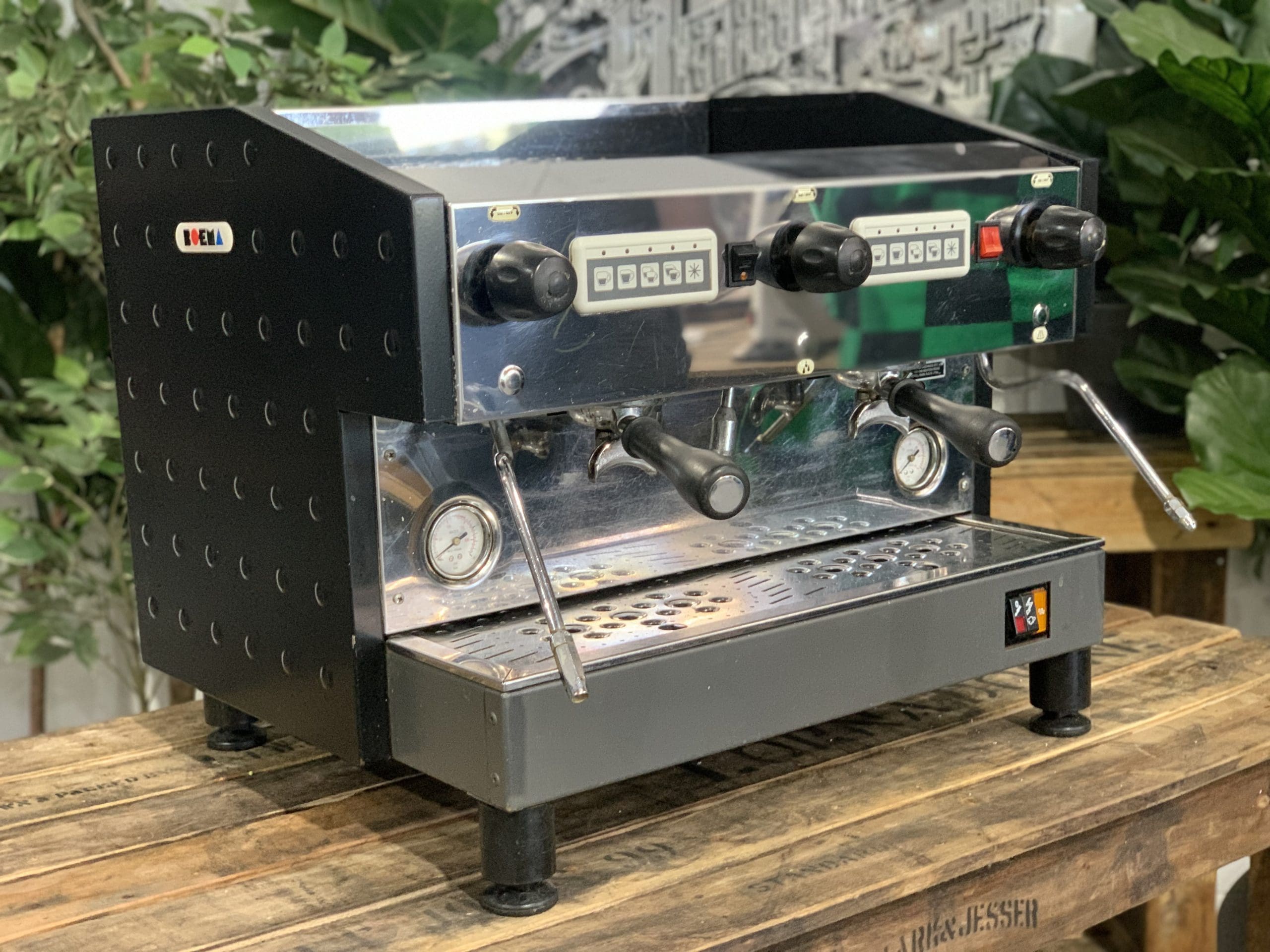 Boema Deluxe D V215A 2 Group Commercial Espresso Machine - Low Cup Black for Cafes & Restaurants | Perfect for High Volume Coffee Shops & Professional Baristas
