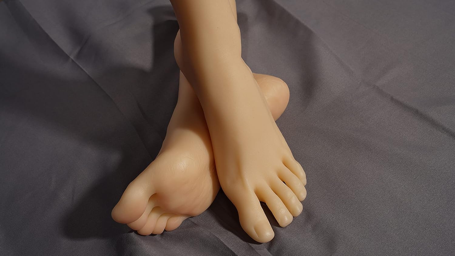 Silicone Female Model Feet for Displaying Jewelry, Sandals, Socks - 1 Pair - Perfect for Artists, Shoe Stores & Photography Studios