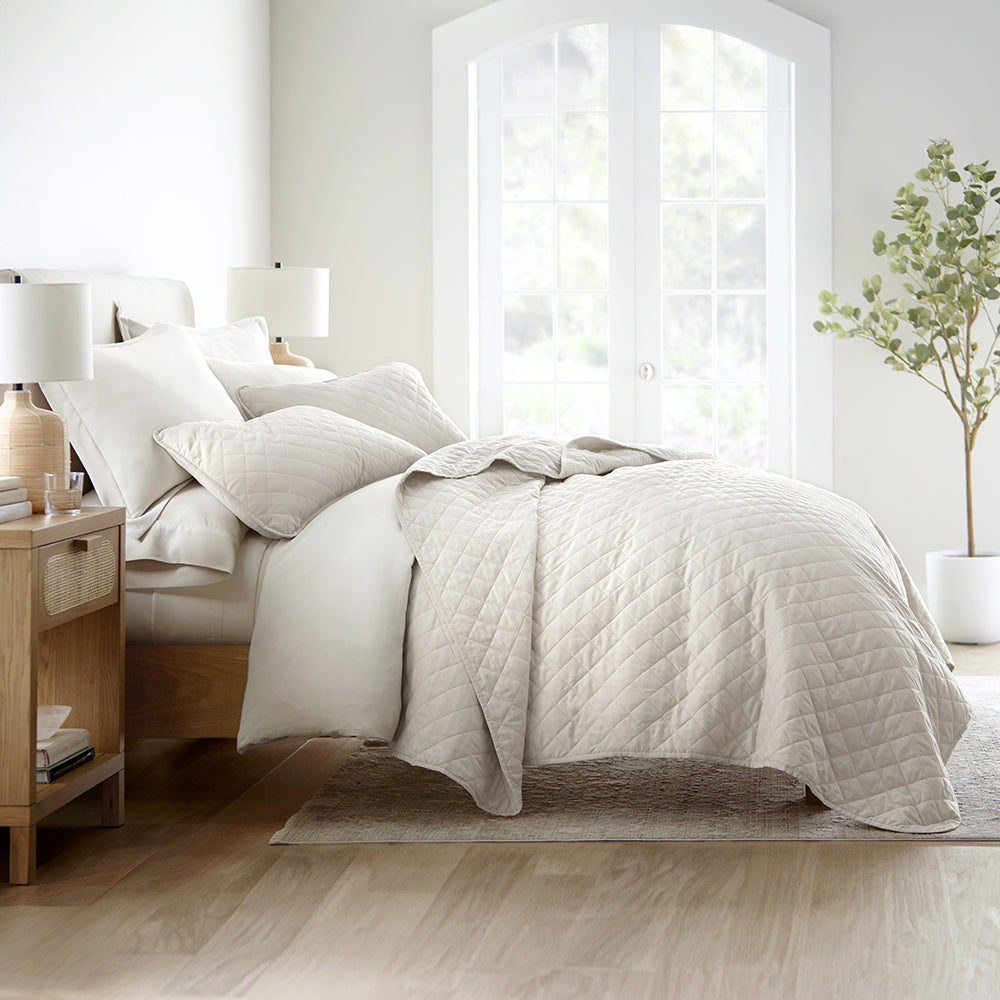 3 Piece Diamond Stitch Quilted Coverlet Set - Queen Size Bedding with Matching Pillow Shams - Luxury Soft Microfiber Comforter for Cozy Bedroom Decor & Guest Room Essentials