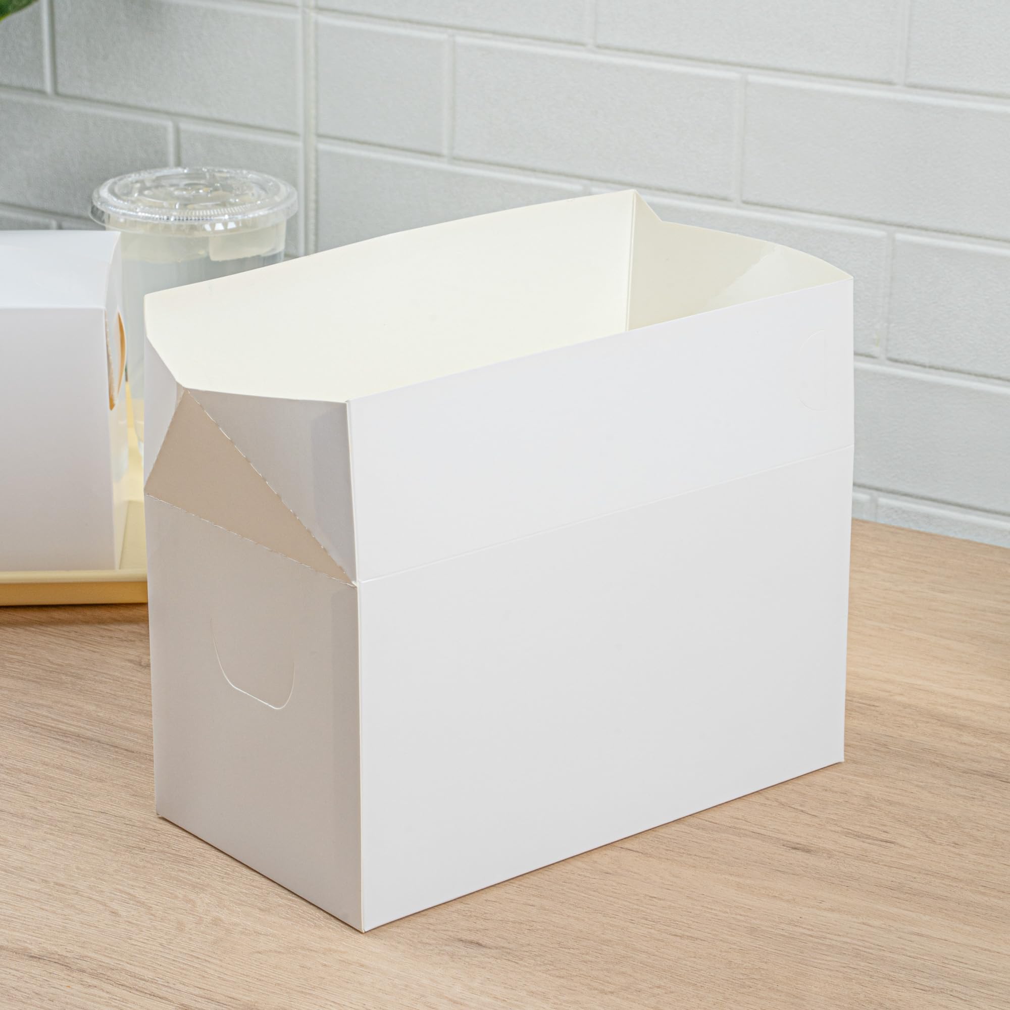 Restaurantware Bio Tek 80oz Eco-Friendly Takeout Containers - 400 Pack Rectangle Disposable Food Boxes with Secure Fast Closure | Leakproof & Greaseproof | Perfect for Burgers, Fried Chicken, Catering & Food Delivery Services