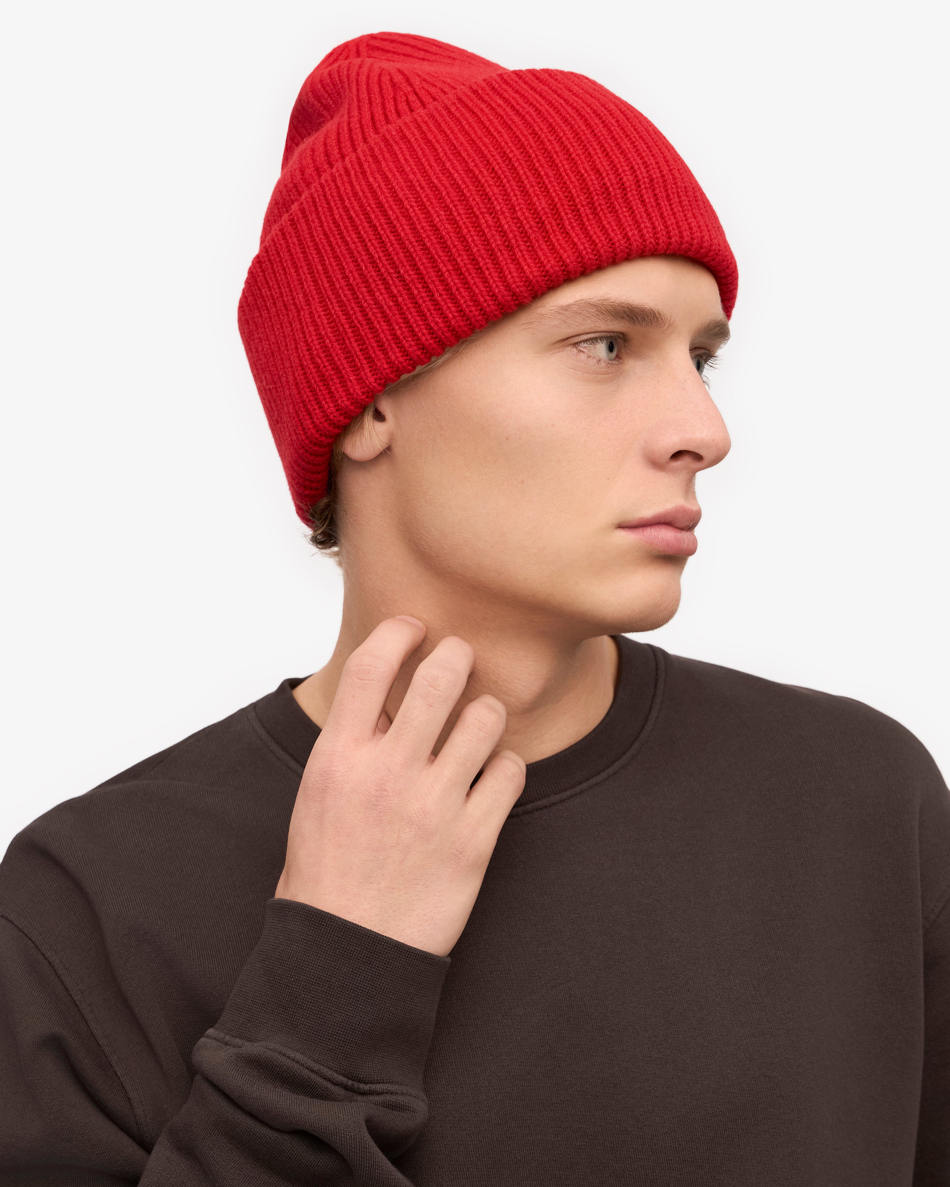 Premium Merino Wool Beanie Hat for Men & Women - Soft & Warm Winter Hat in Scarlet Red - Ideal for Skiing, Hiking & Outdoor Activities
