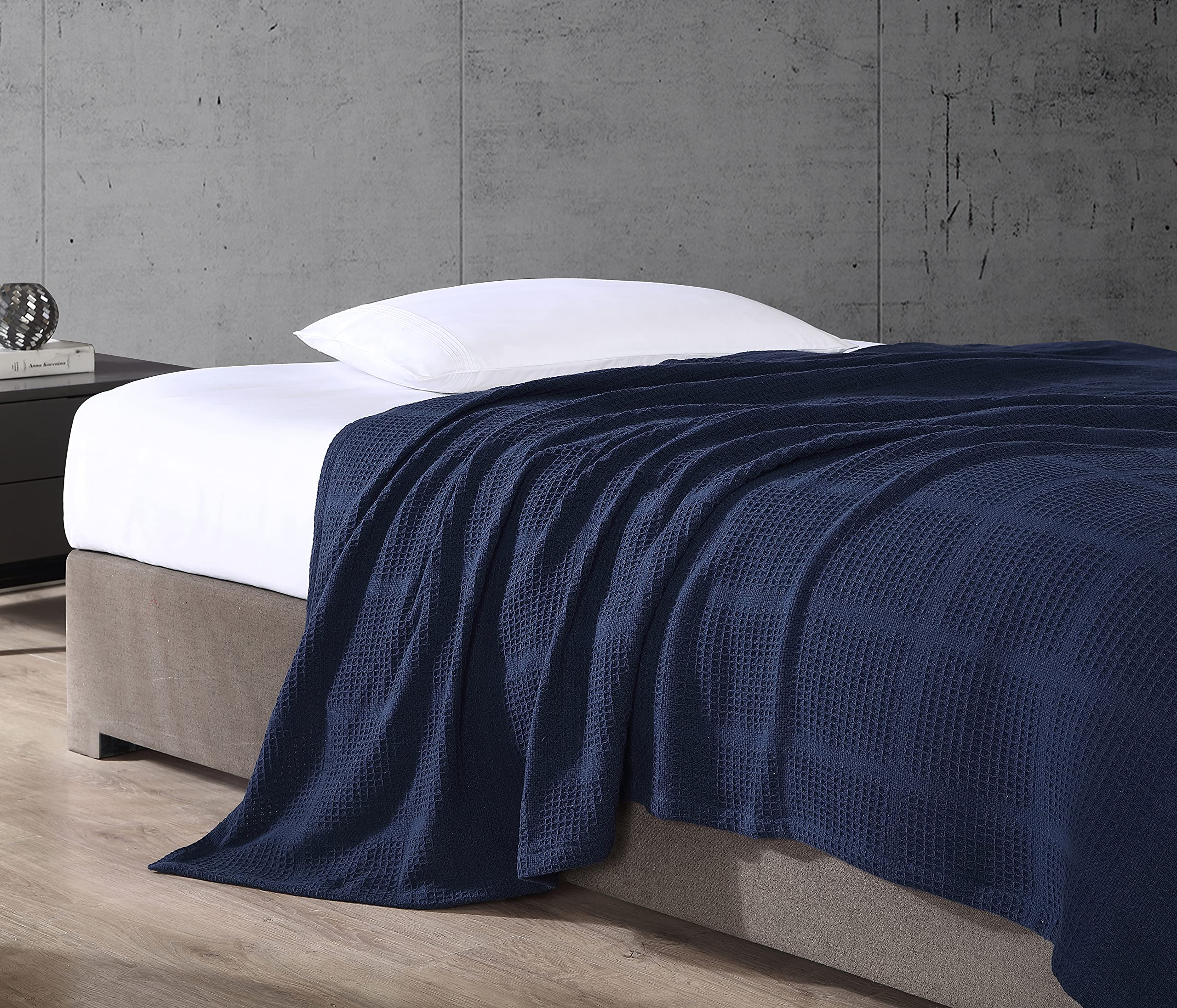 Kenneth Cole Queen Size Waffle Weave Cotton Blanket - Lightweight All-Season Bedding for Home, Travel & Dorm - Navy Blue Cozy Throw (Queen) - Perfect for Sofa, Bed & Outdoor Picnics