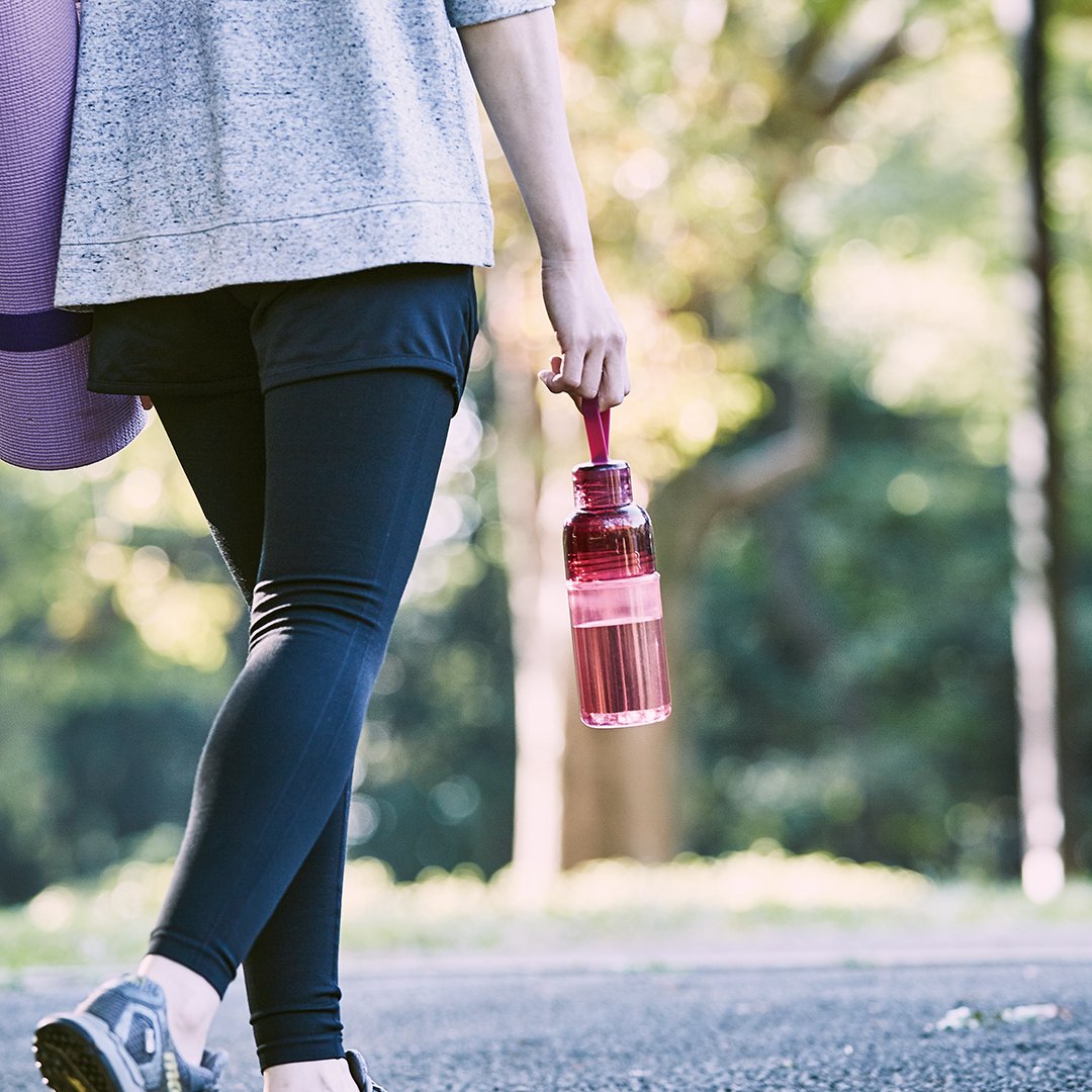 Kinto Workout Water Bottle - 24oz Insulated Stainless Steel Gym Bottle with Leakproof Lid, Perfect for Gym, Running, Hiking & Outdoor Activities - Navy Blue