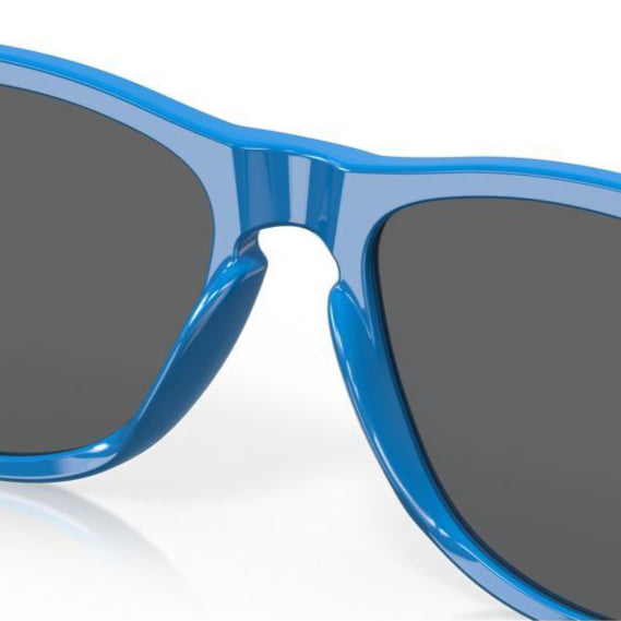 Oakley Frogskins Sunglasses - Low Bridge Fit, Hi Res Polished Sapphire/Prizm Black Lenses (0OO9245-9245C9) for Running, Cycling & Outdoor Sports