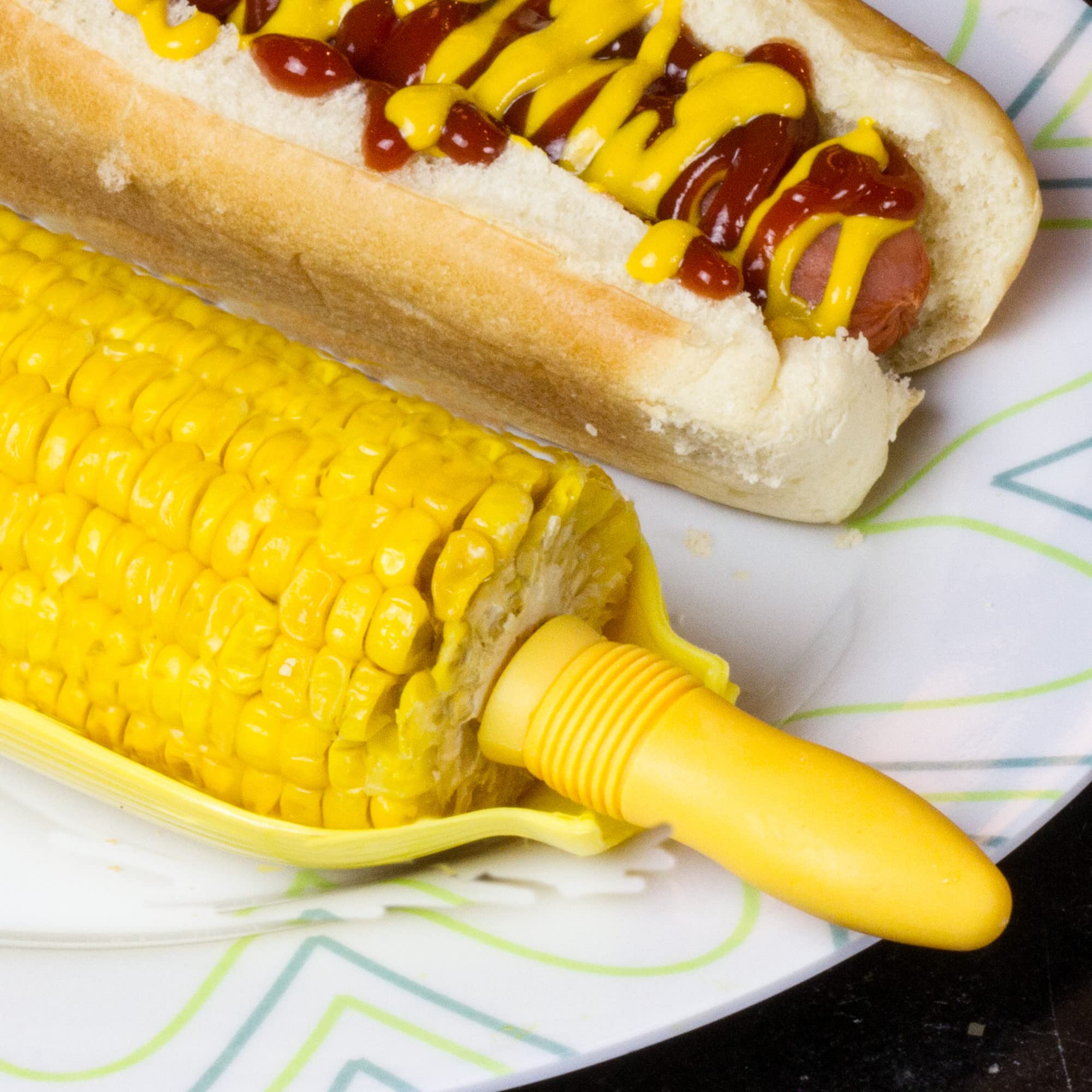 Chef Craft Select Plastic Corn Cob Dishes with Holders - 8.5 Inch Set of 2 Dishes & 4 Corn Cob Holders in Yellow | Perfect for BBQs, Picnics, and Summer Parties