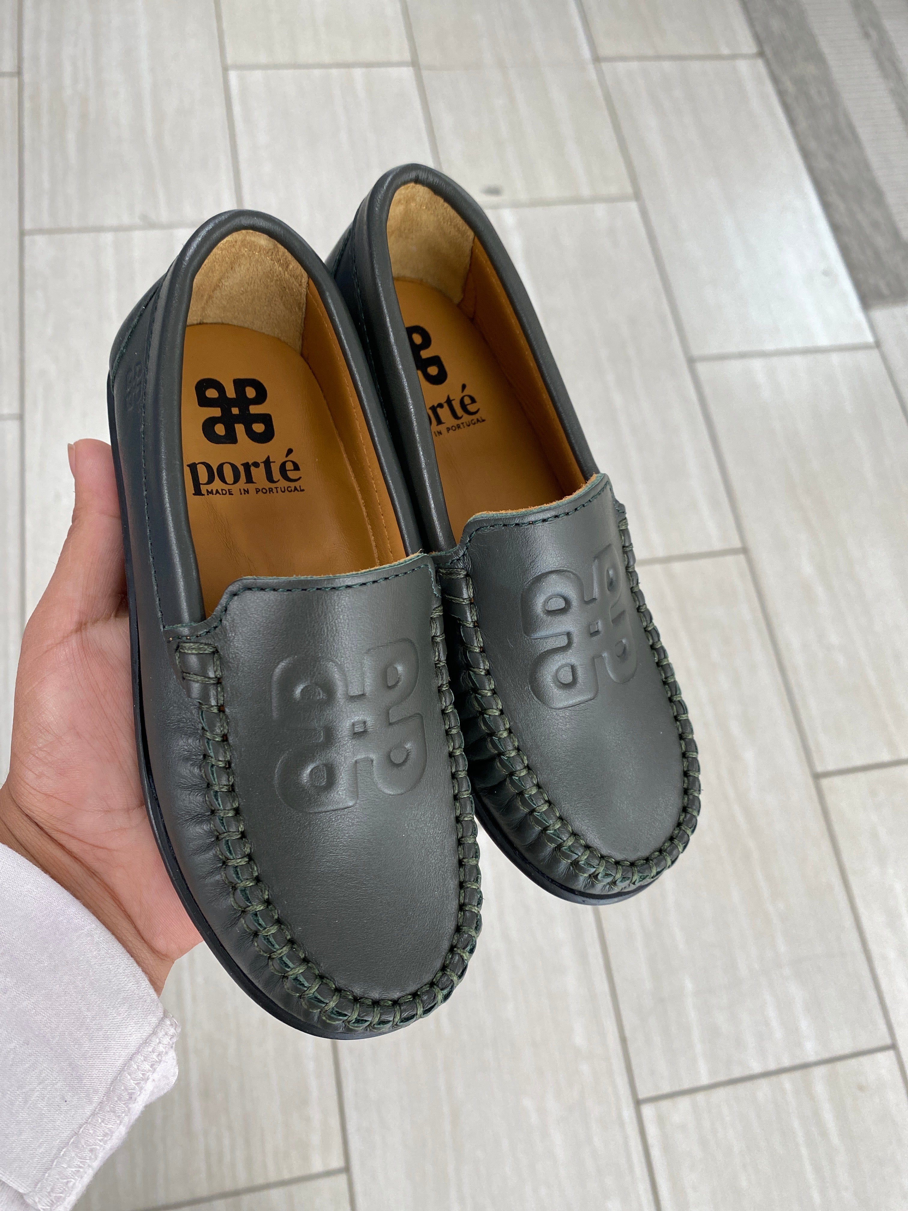 Porte Hunter Logo Loafer Shoes for Men - Classic Slip-On Casual Dress Shoes for Business & Office Wear - Comfortable Leather Loafers for Everyday Use