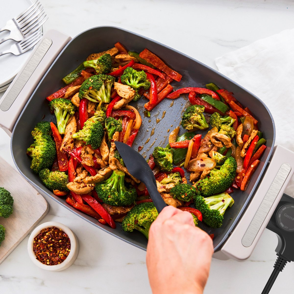 7 Quart Advanced Non-Stick Skillet - Premium Heavy Duty Frying Pan with Lid for Induction, Gas & Electric Stoves - Perfect for Searing, Stir-Frying & Family Cooking