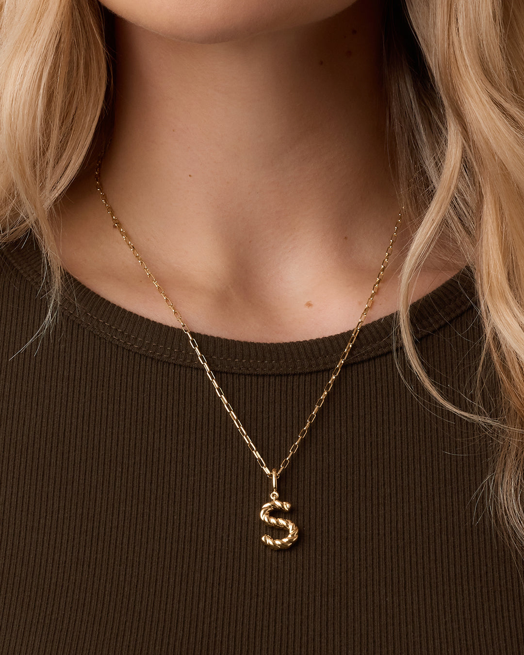 Alphabet Statement Charm Necklace for Women - Personalized Initial Pendant Jewelry - Perfect for Gifts, Birthdays, and Everyday Wear