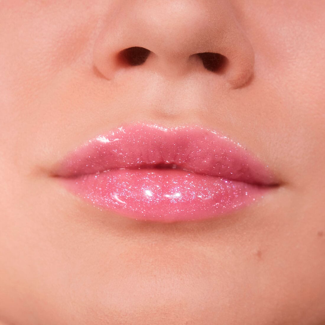 Revlon Super Lustrous Glimmer Gloss - Pink Prisma Shine (3.8ml) | Hydrating Lip Gloss for Everyday Wear, Date Night & Special Occasions