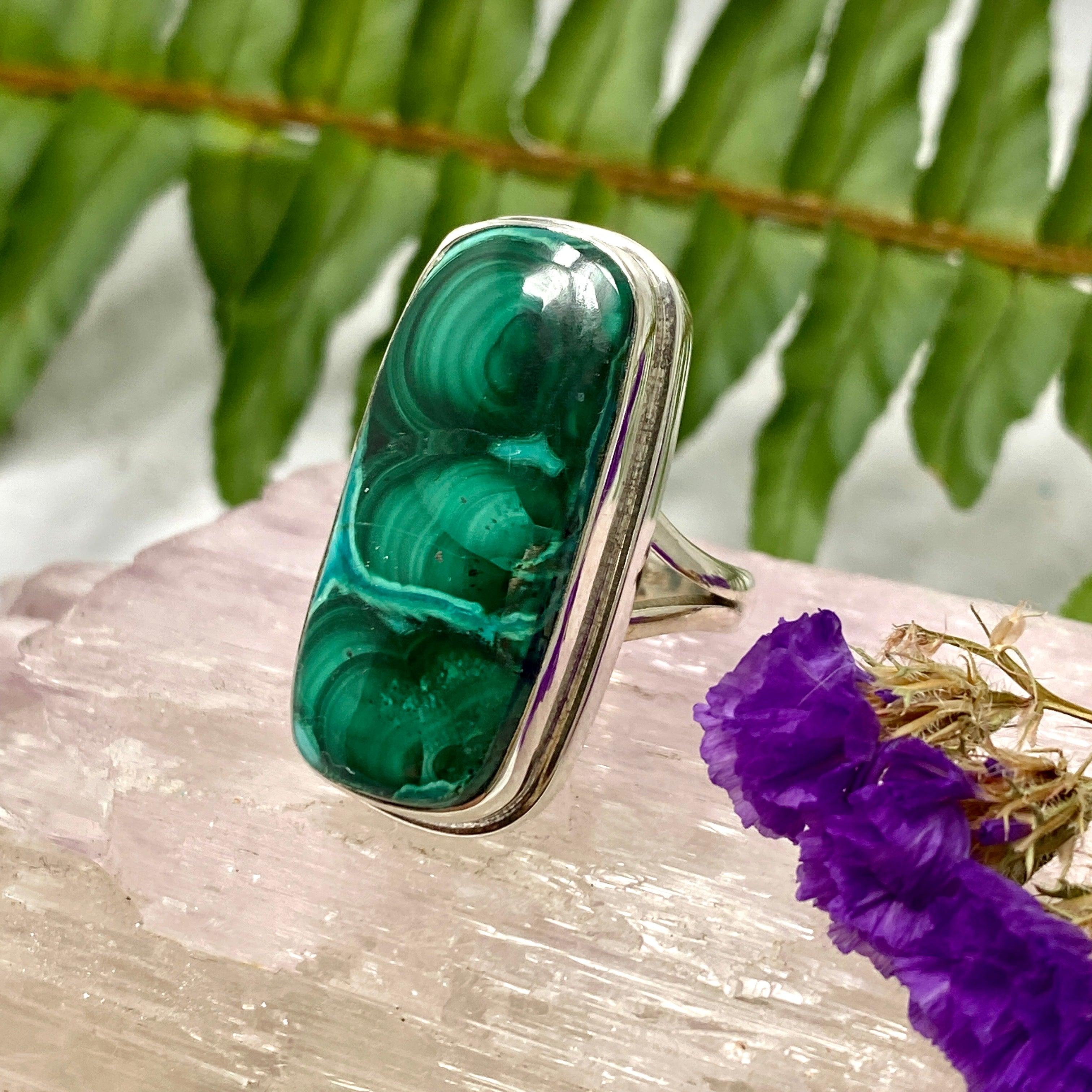 Malachite Oval Cabochon Ring for Women - Sterling Silver Split Band Size 8 - KRGJ1702 - Perfect for Everyday Wear, Gift Giving & Boho Jewelry Lovers