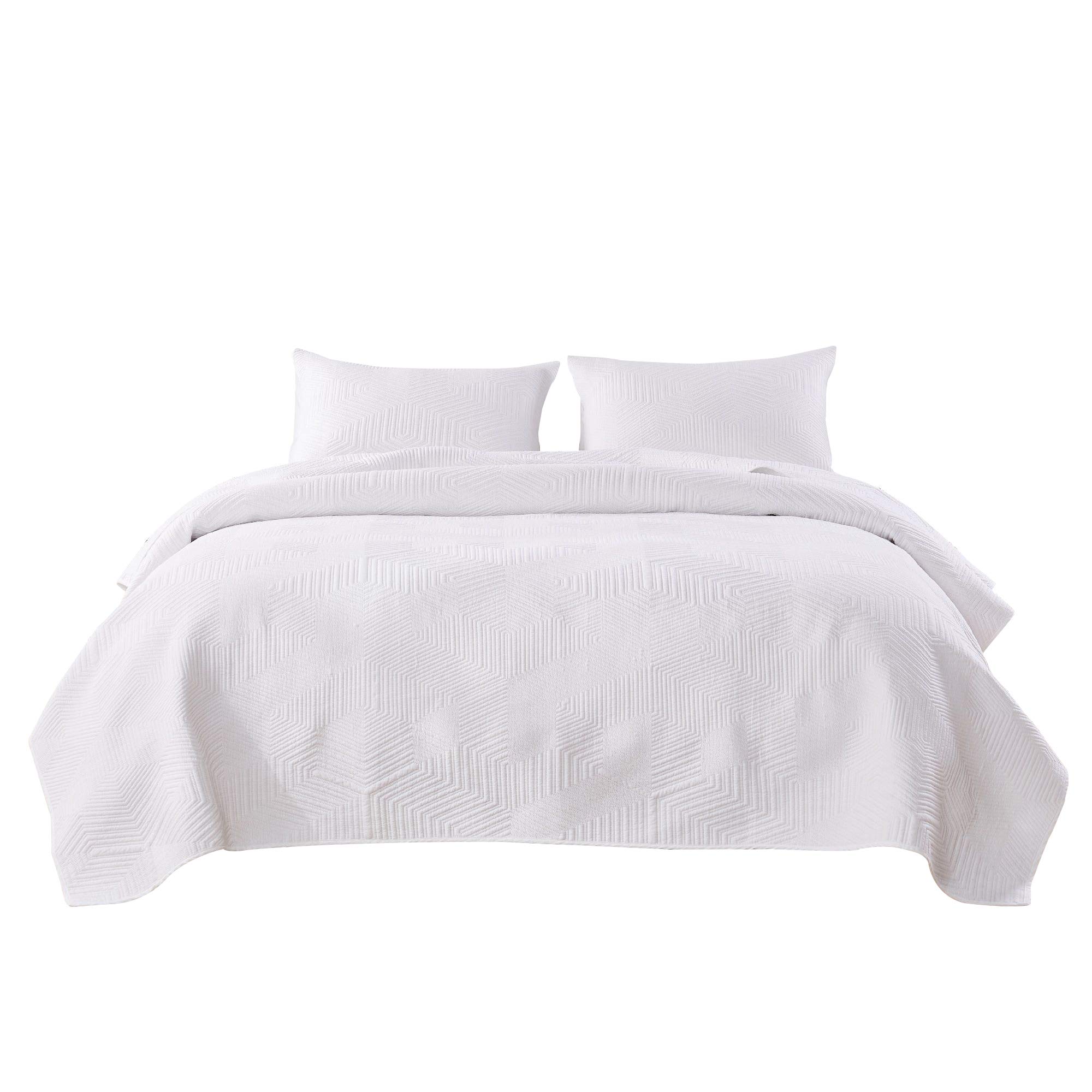 Benjara 3-Piece Full Size Microfiber Quilt Set - Geometric Print White Bedding - Soft Lightweight Comforter for Bedroom, Guest Room & Dorm Decor