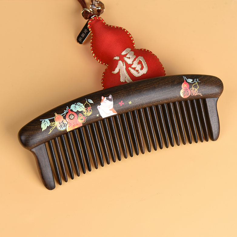 Premium Wooden Cat Grooming Comb - Gentle Detangling & Massaging Brush for Cats - Perfect for Daily Fur Care & Bonding Time with Your Pet