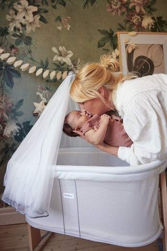 BabyBjorn Baby Cradle - Premium Newborn Rocking Bassinet for Safe & Comfortable Sleep - Perfect for Nursery, Bedroom & Travel Use