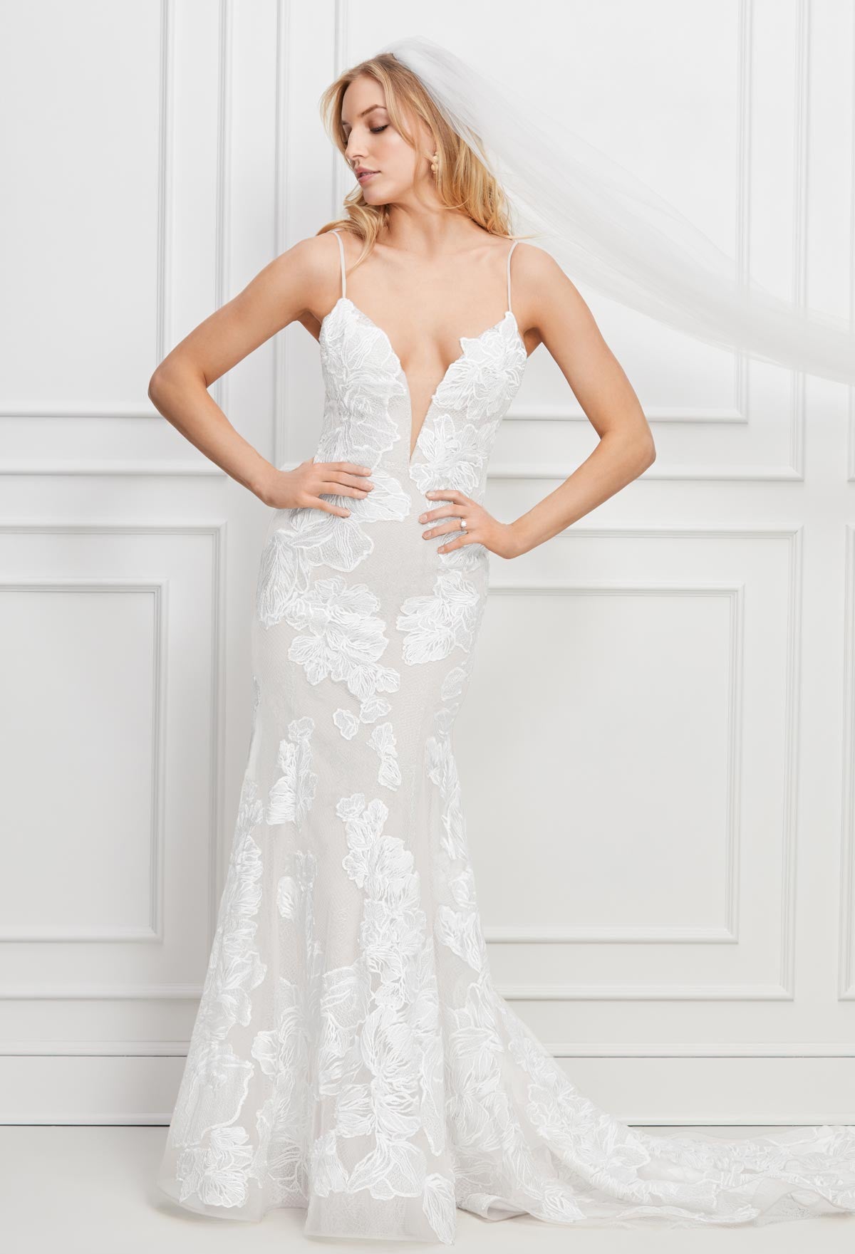 Wtoo Valenta Wedding Gown - Elegant Lace Bridal Dress for Bride - Perfect for Beach, Church & Formal Weddings