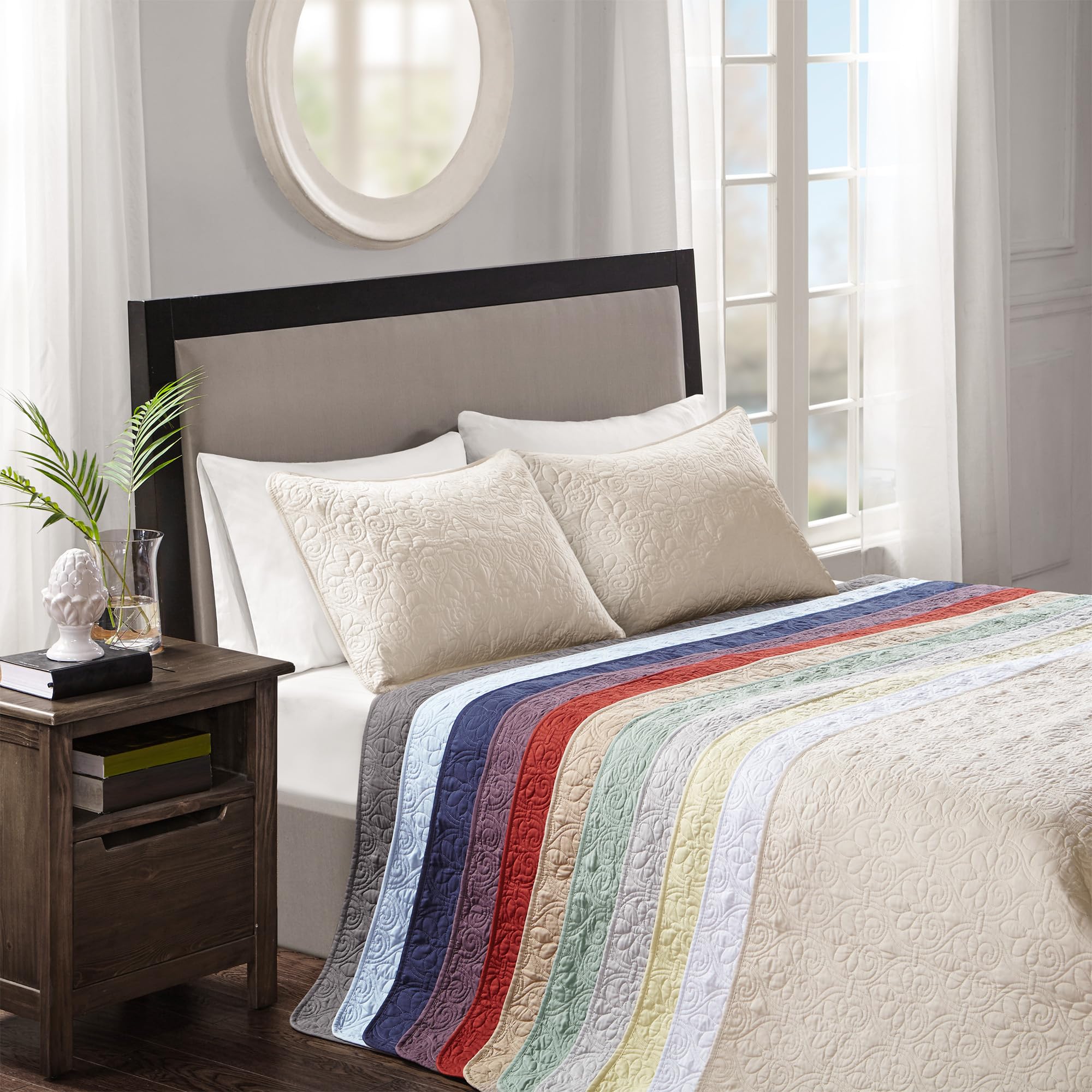 Madison Park Quebec Queen Size Quilt Bedding Set - Ivory Damask 3-Piece Microfiber Quilted Coverlet | Ultra Soft & Breathable for All Seasons | Perfect for Master Bedroom, Guest Room & Cozy Home Decor