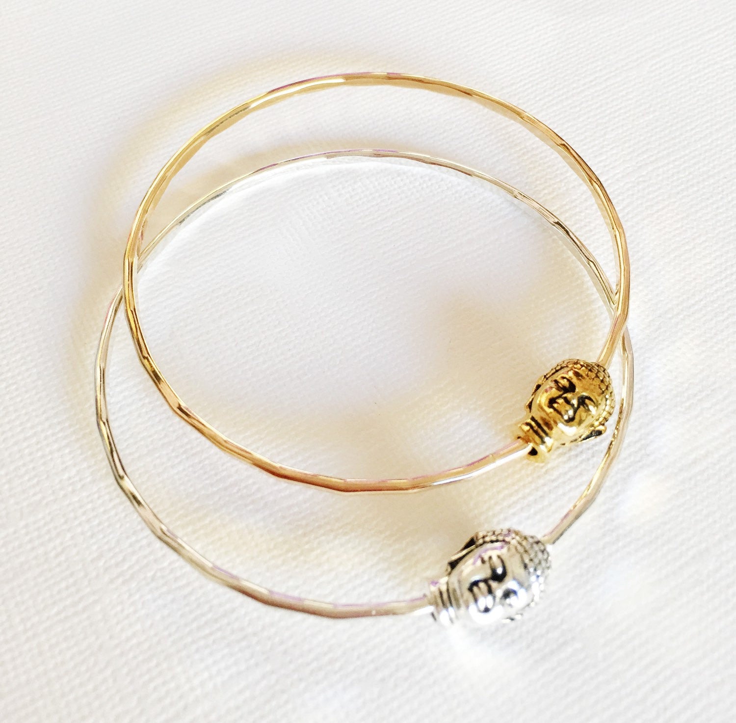 Elegant Bangle Michi (B108) - Stylish Women's Fashion Bracelet for Casual Wear, Parties & Special Occasions