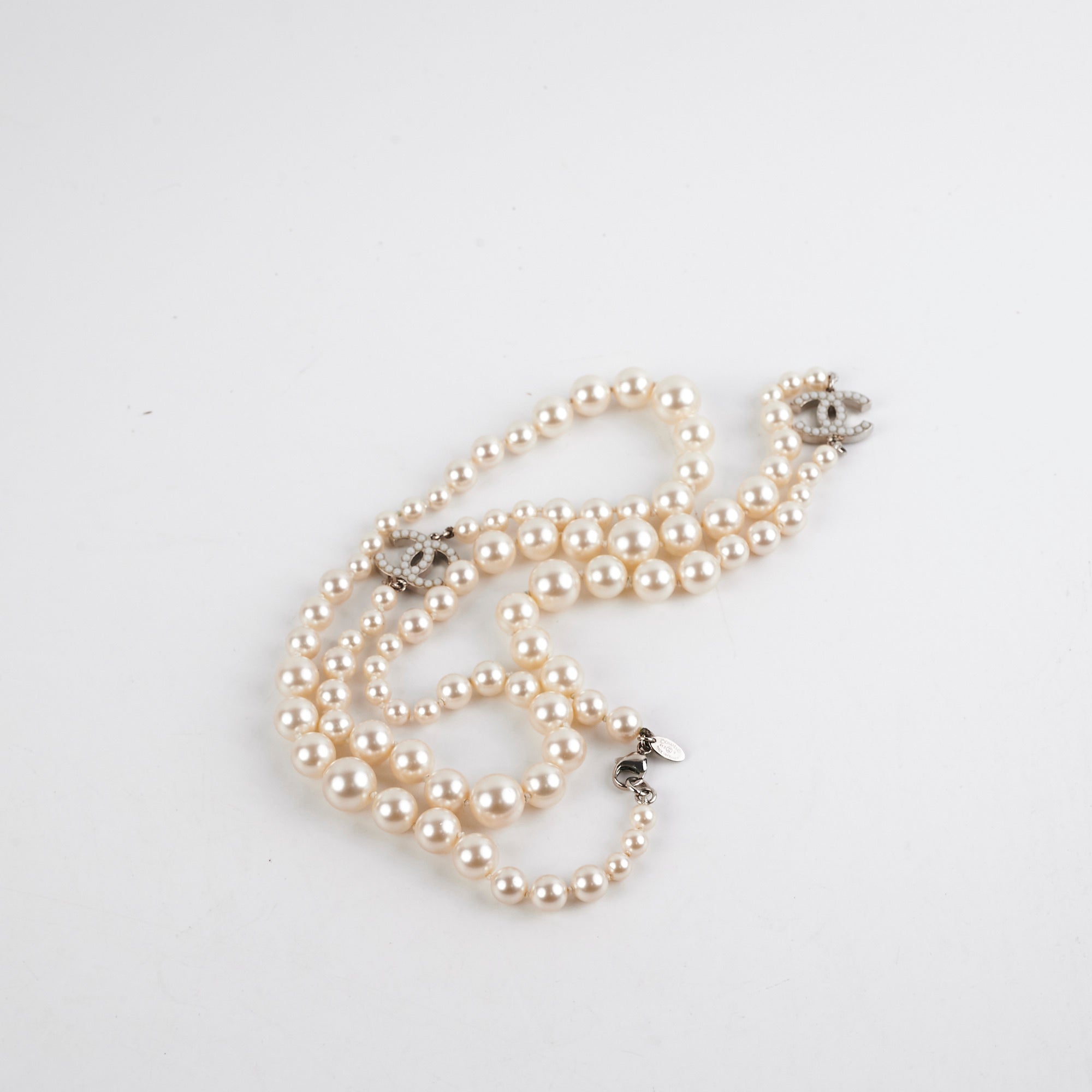 Chanel CC Logo Pearl Necklace for Women - Luxury Fashion Jewelry Gift for Birthday, Anniversary & Special Occasions