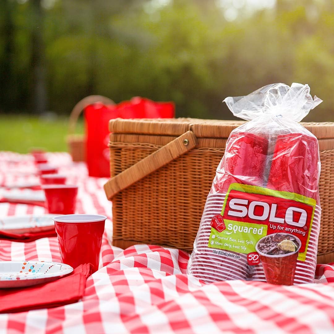 SOLO Original Red 18oz Plastic Party Cups - Pack of 100 Disposable Cups for Parties, Events & BBQs | Durable & BPA-Free Drinking Cups for Beer, Soda & Cocktails | Perfect for Birthday Parties, Tailgating & Outdoor Gatherings