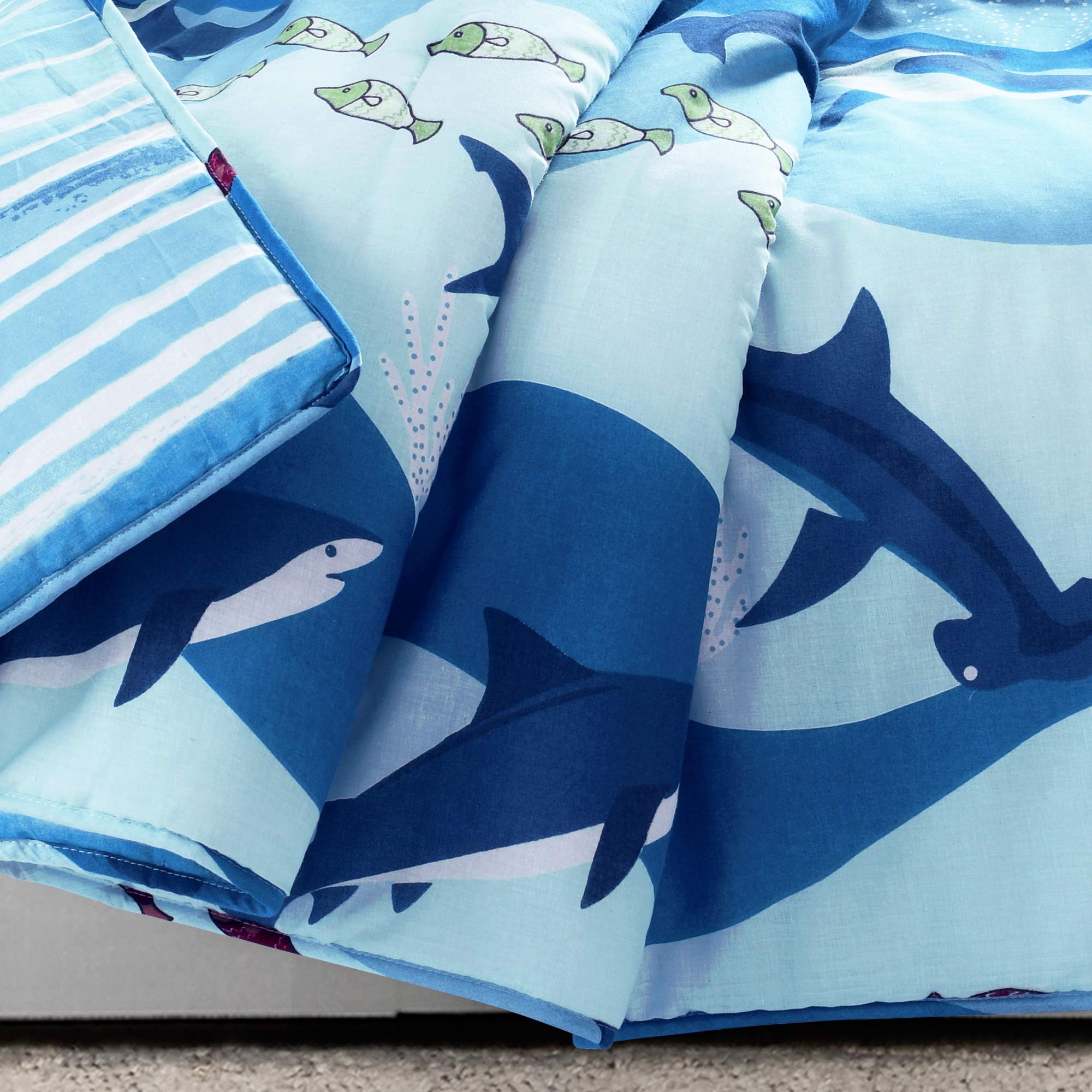 Blue Shark Throw Blanket 50x60 - Soft Fleece for Bed & Sofa