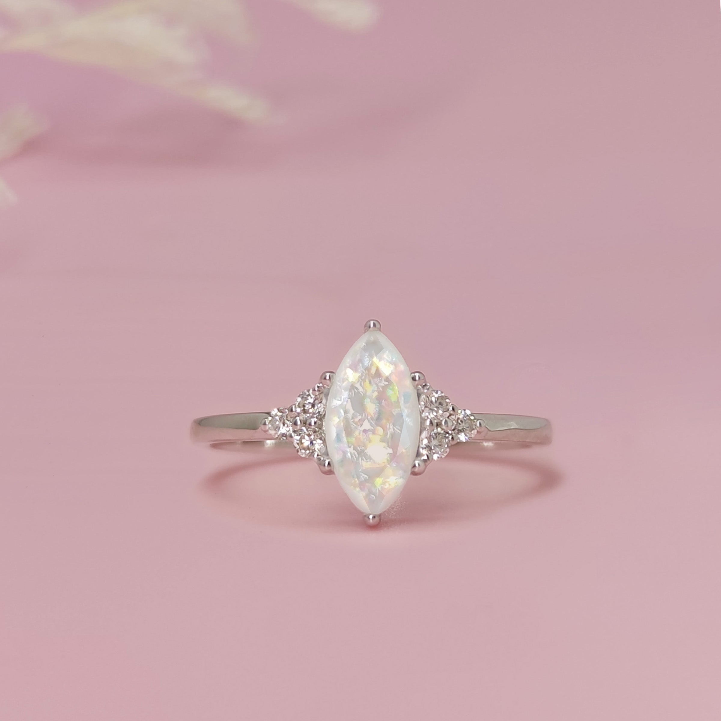 Blessing Beam Memorial Ashes Ring - Cremation Jewelry for Loved Ones | Keepsake Ring for Ashes | Perfect for Remembrance, Memorial Services & Everyday Wear