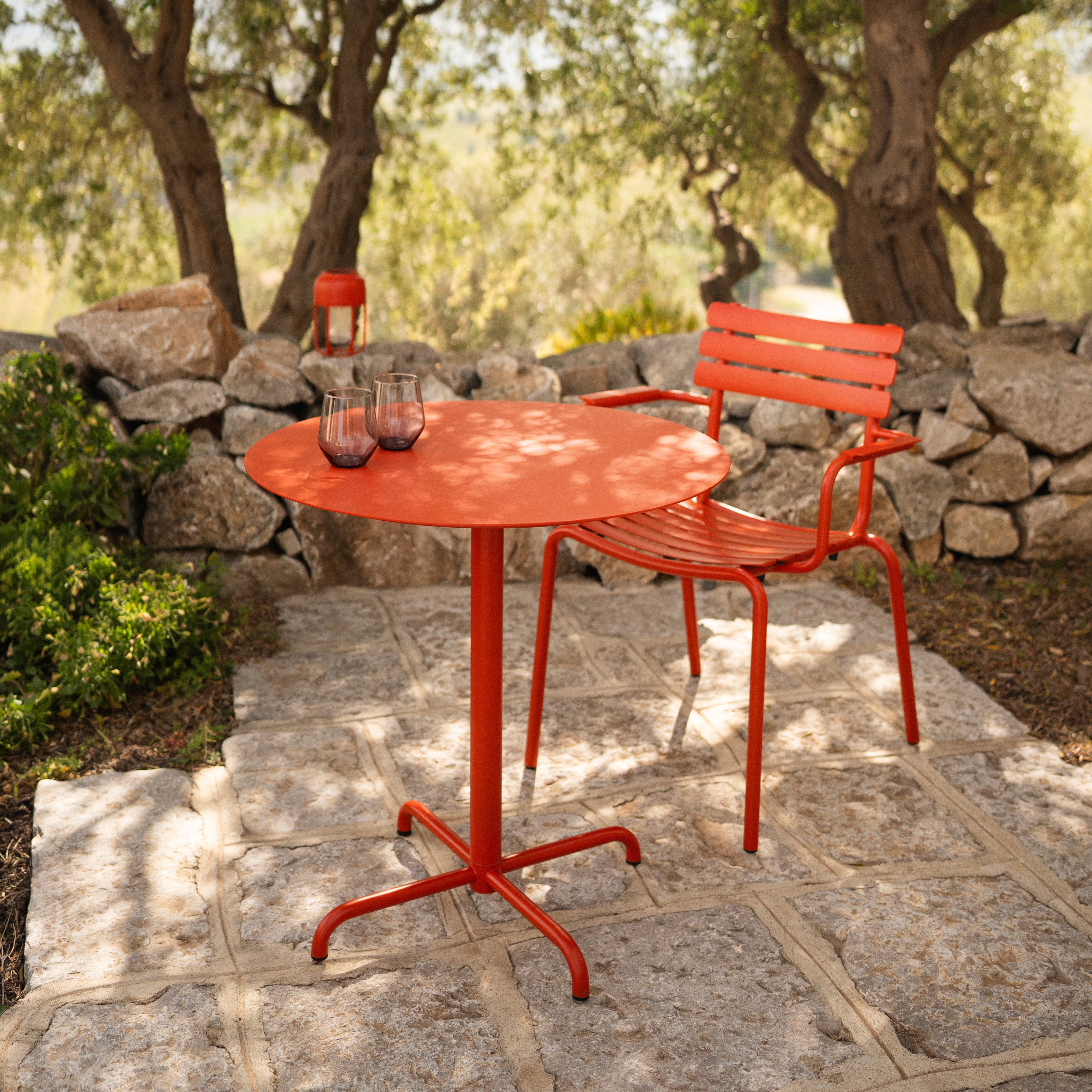 ALUA Outdoor Armchair - Lightweight Folding Patio Chair with Cup Holder, Waterproof & Rust-Resistant - Perfect for Camping, Beach, Picnics, and Backyard Relaxation