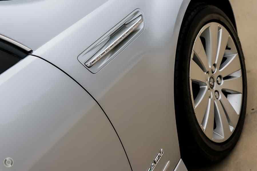 18x8 Bright Silver Alloy Wheels for Holden WM Statesman & Caprice - Premium Car Rims for Luxury Sedan Upgrade & Performance Enhancement