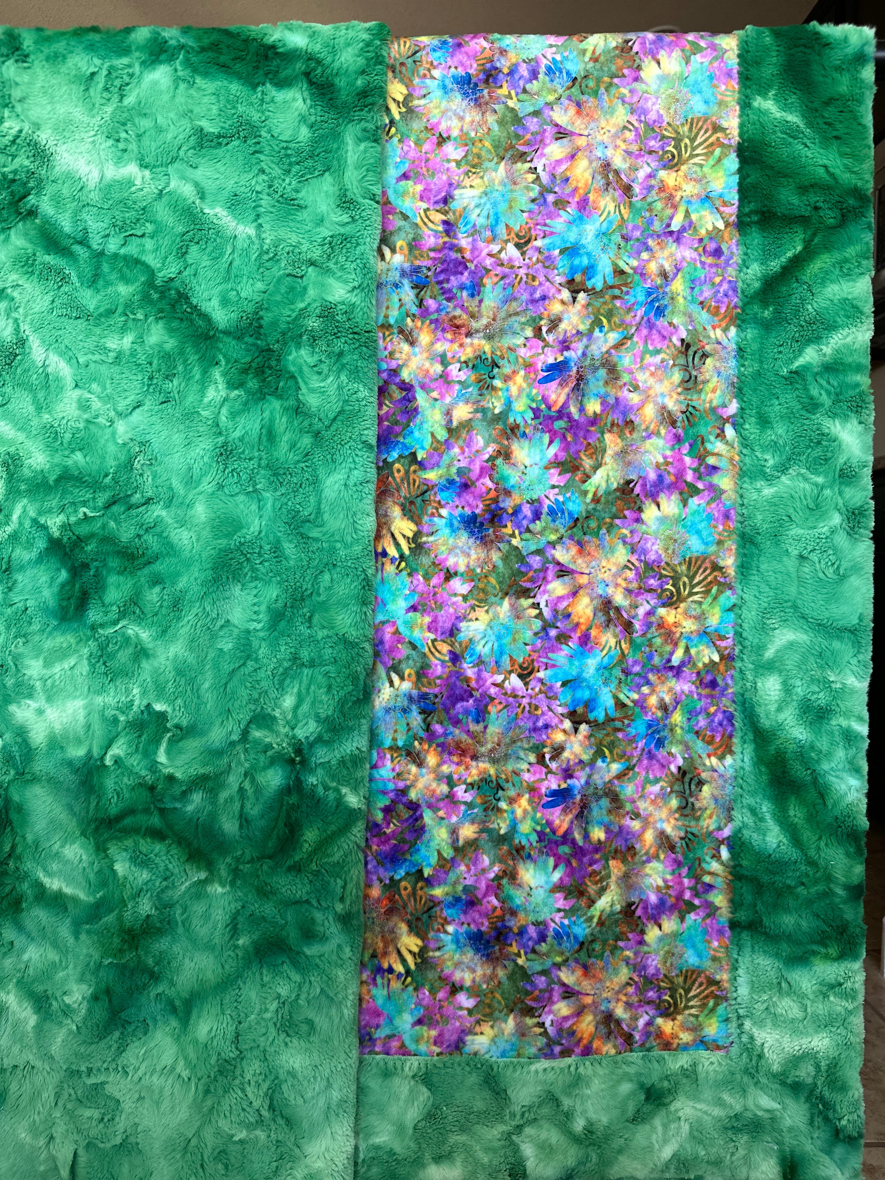Kelly Green Galaxy Floral Print Adult Blanket 55x74 - Soft & Cozy Throw for Bed, Couch, or Outdoor Picnics