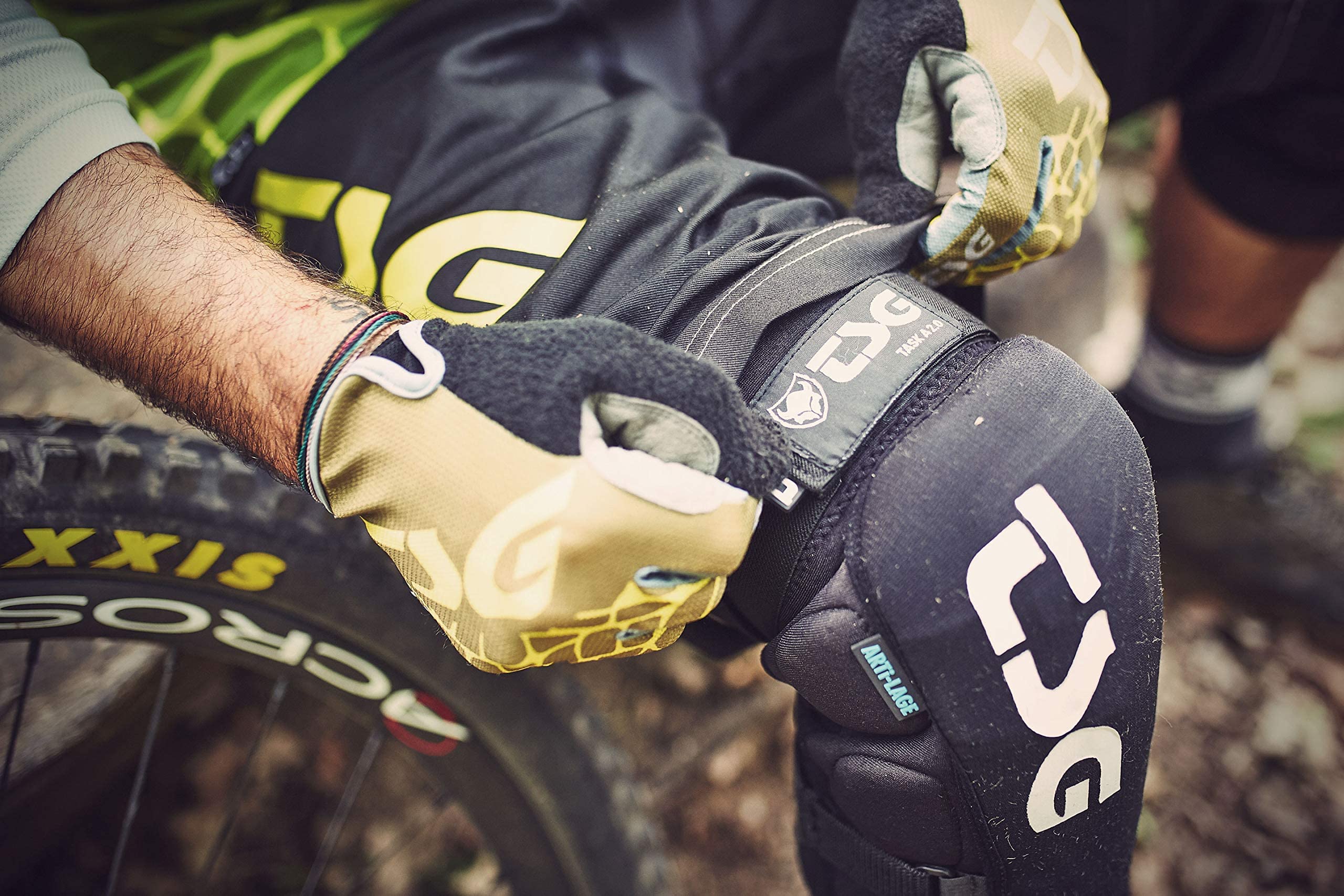 TSG - Knee Shinguard Temper A 2.0, Black | Protective Pads for Men & Women - MTB, Downhill, Cycling & Mountain Biking | Open Back Design with Extended Shin Coverage | Anti-Slip & Safety Certified | Swiss Engineered | Perfect for Trail Riding, BMX & Extreme Sports