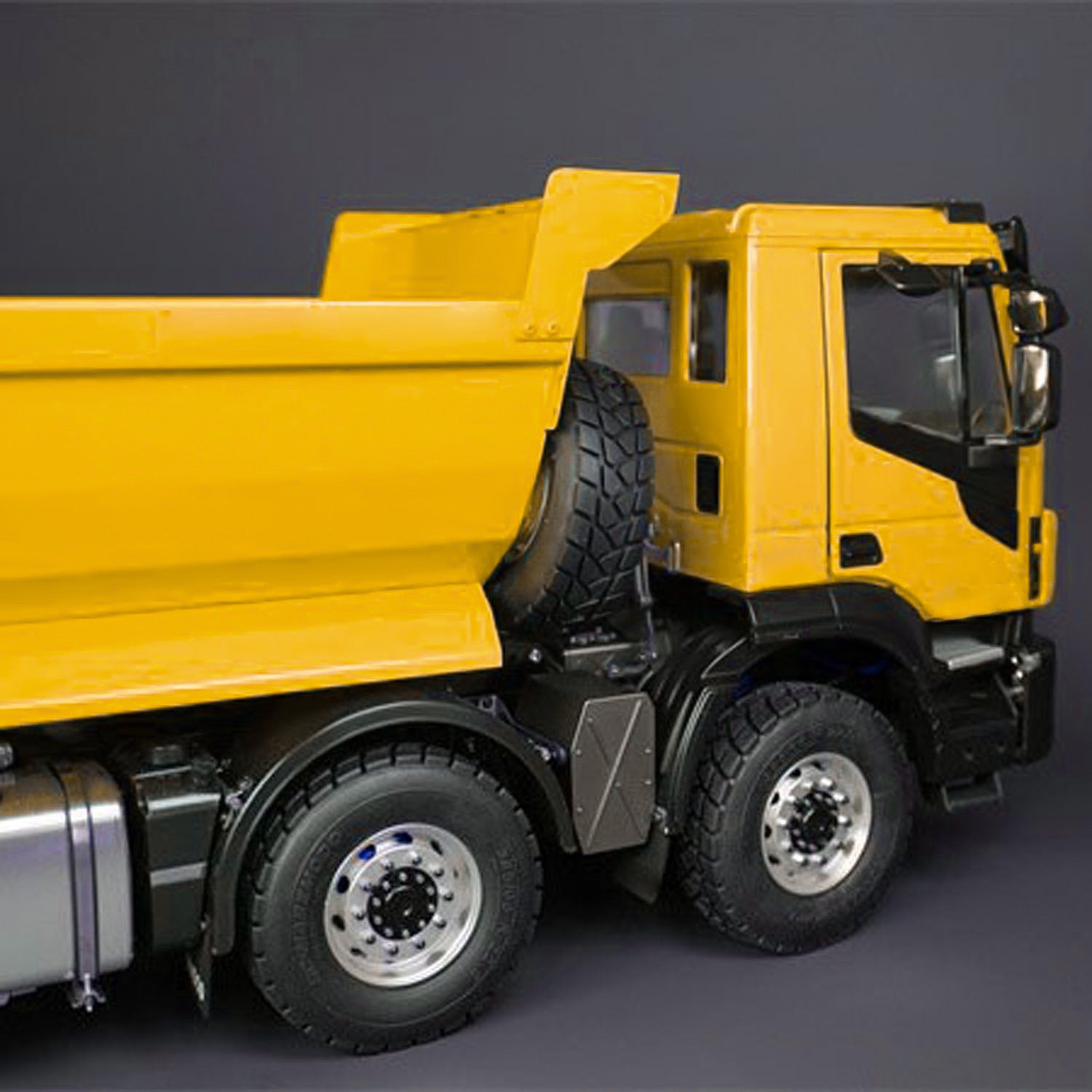 1/14 Scale 8x4 Hydraulic RC Dumper Truck - Metal Construction, Radio Controlled Tipper with Realistic Light & Sound Effects, 2-Speed Transmission (67x18.5x25cm) - Perfect for Construction Site Play, Collectors, and RC Hobbyists