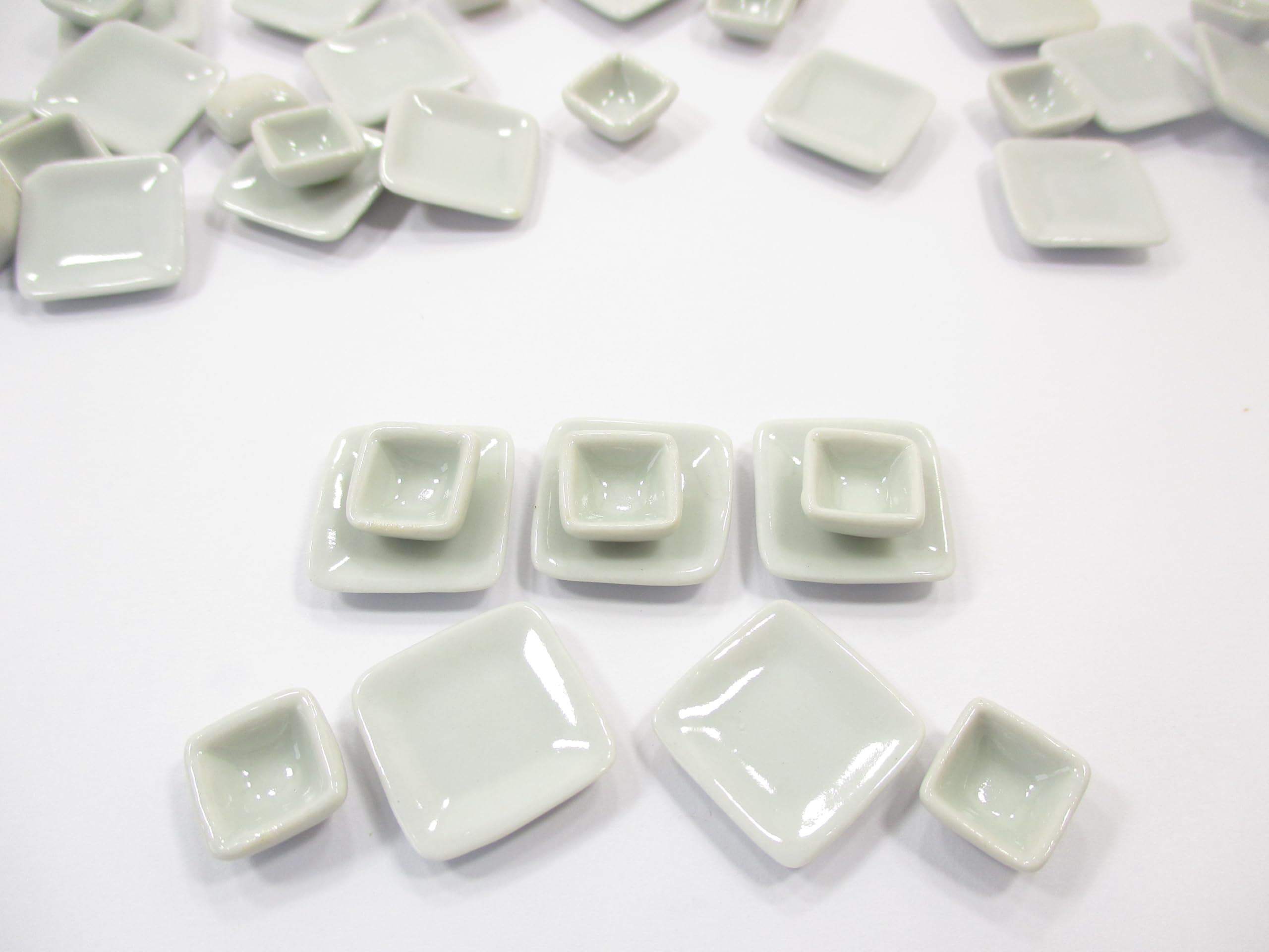 20-Piece White Ceramic Miniature Square Plates & Bowls Set for Dollhouse - Perfect for Miniature Displays, DIY Crafts, and Tea Party Scenes