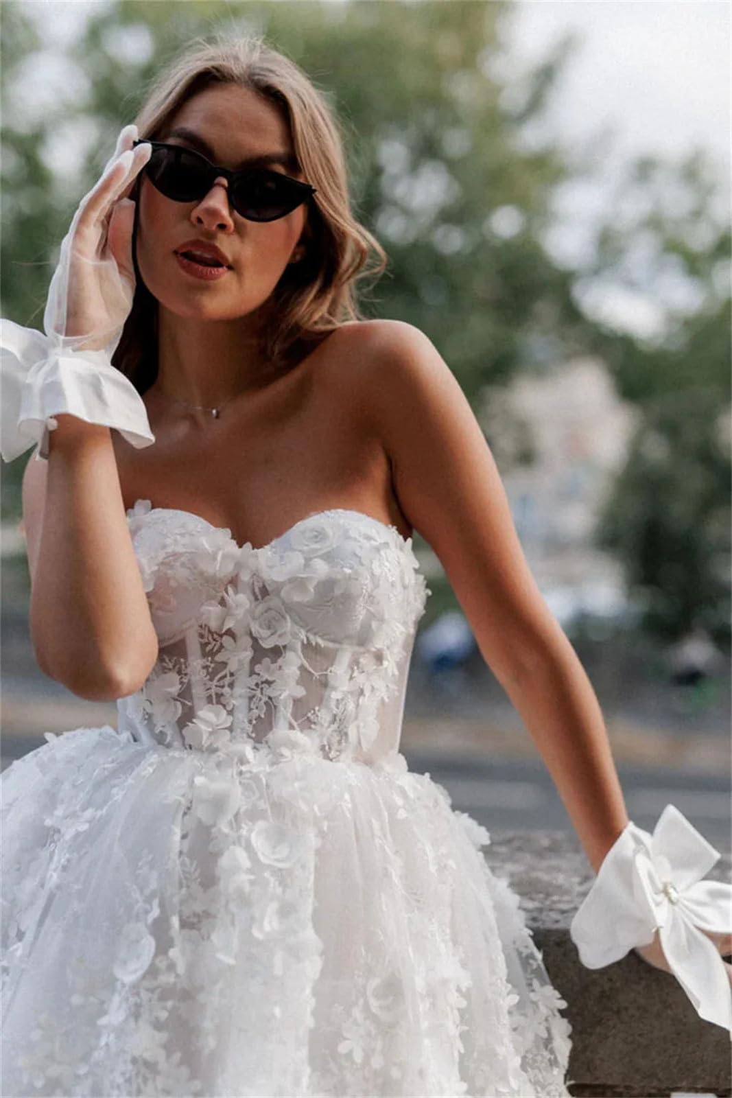Elegant White Mini Strapless Prom Dress with Lace Appliques & Tulle - Sweetheart Neckline Sleeveless Short Wedding Gown for Women | Perfect for Homecoming, Bridal Shower & Cocktail Parties