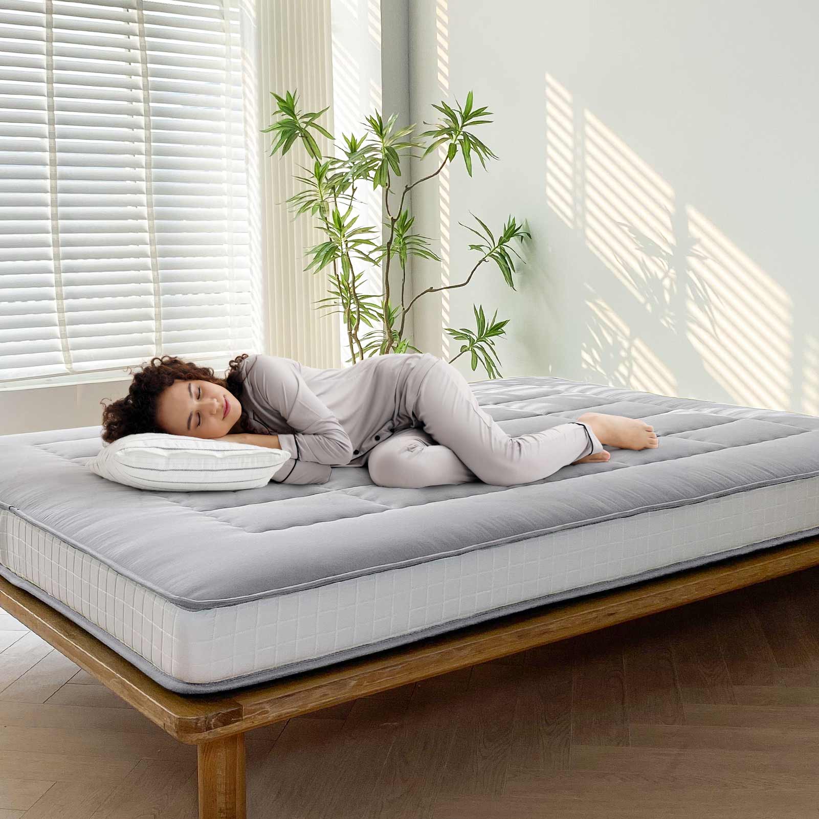 MAXYOYO 6-Inch Extra Thick Japanese Futon Mattress - Queen Size Floor Bed with Rectangle Quilted Design, Comfortable & Stylish for Home, Guest Room or Small Space - Grey