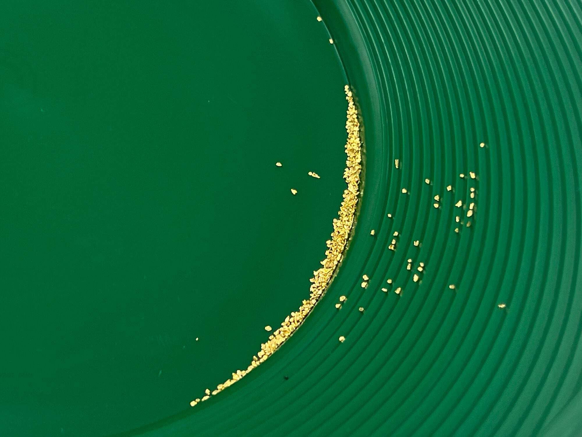 **Sluice Fox Gold Panning Kit for Beginners - 3 Size Gold Pans with Dual Riffles, Pay Dirt Sand Scoop - Complete Prospecting Starter Set for Kids & Adults - Perfect for Outdoor Adventures & Treasure Hunting**