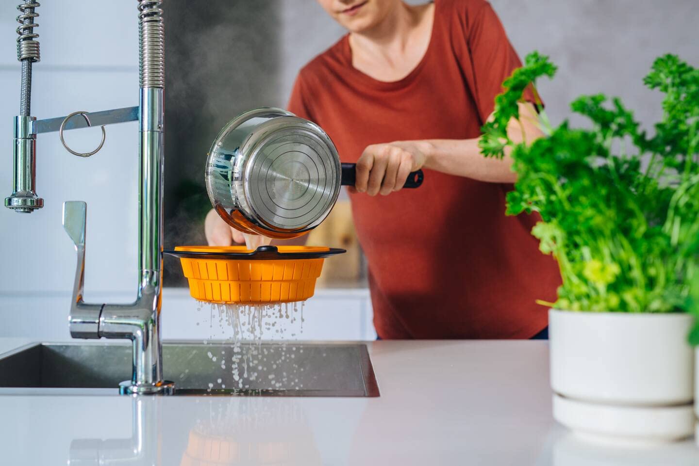 Fiskars 1.5L Stainless Steel Saucepan with Lid - Silver - Perfect for Cooking Soups, Sauces & Pasta | Durable Kitchen Cookware for Home Chefs