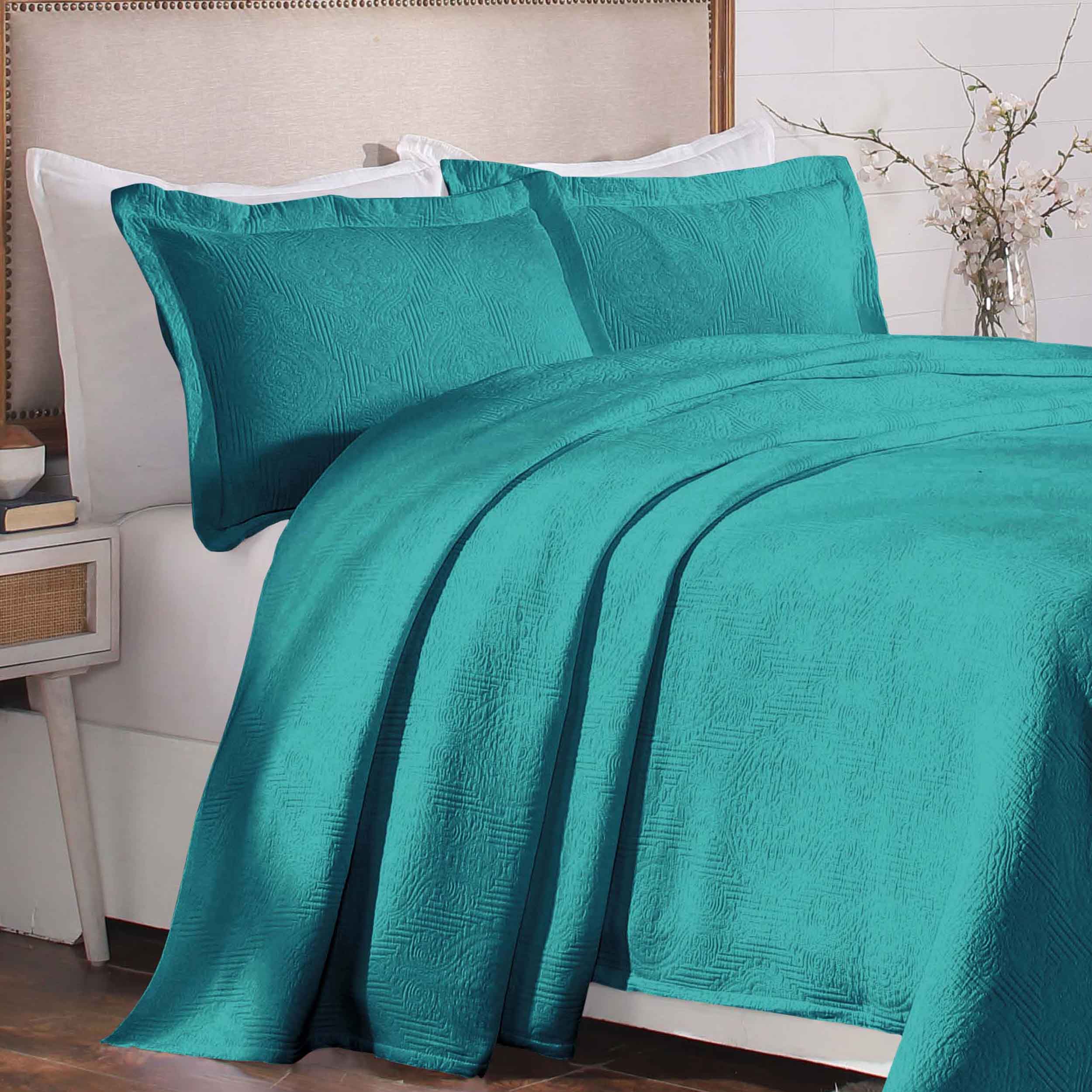 Victory Cotton Matelasse Bedspread Set with Scrolling Medallion Design - Lightweight & Breathable Queen Size Bed Cover - Perfect for Master Bedroom, Guest Room & Luxury Hotel Decor